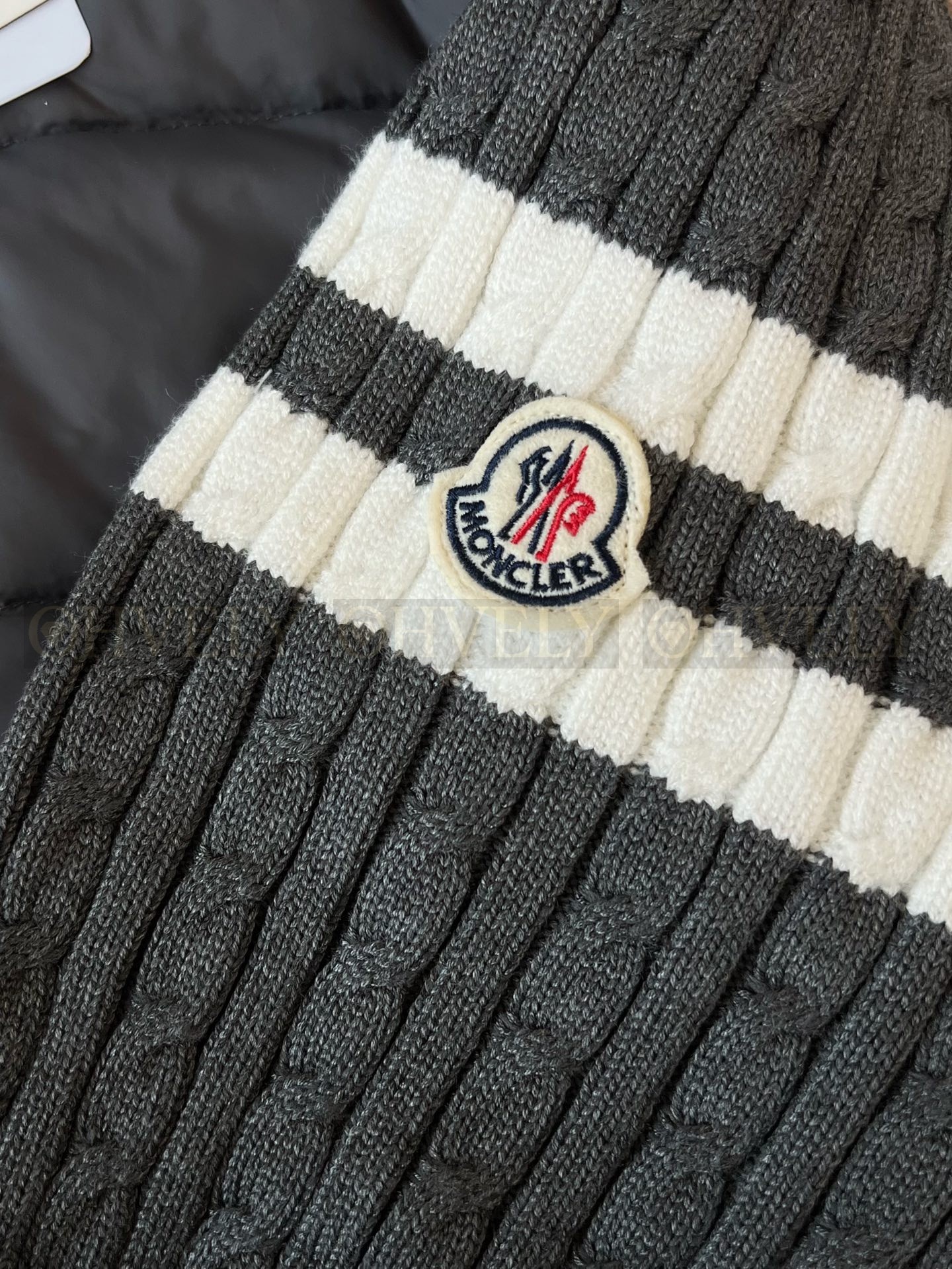【 ZP 】MONCLER 패딩 아우터 (매장가 240만원) 상품 썸네일