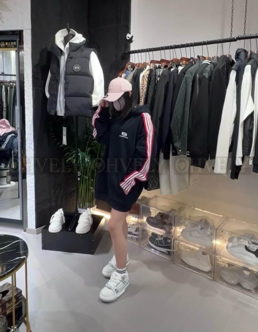 【 ZP 】BALENCIAGA 후드 맨투맨 (매장가 276만원) 상품 썸네일