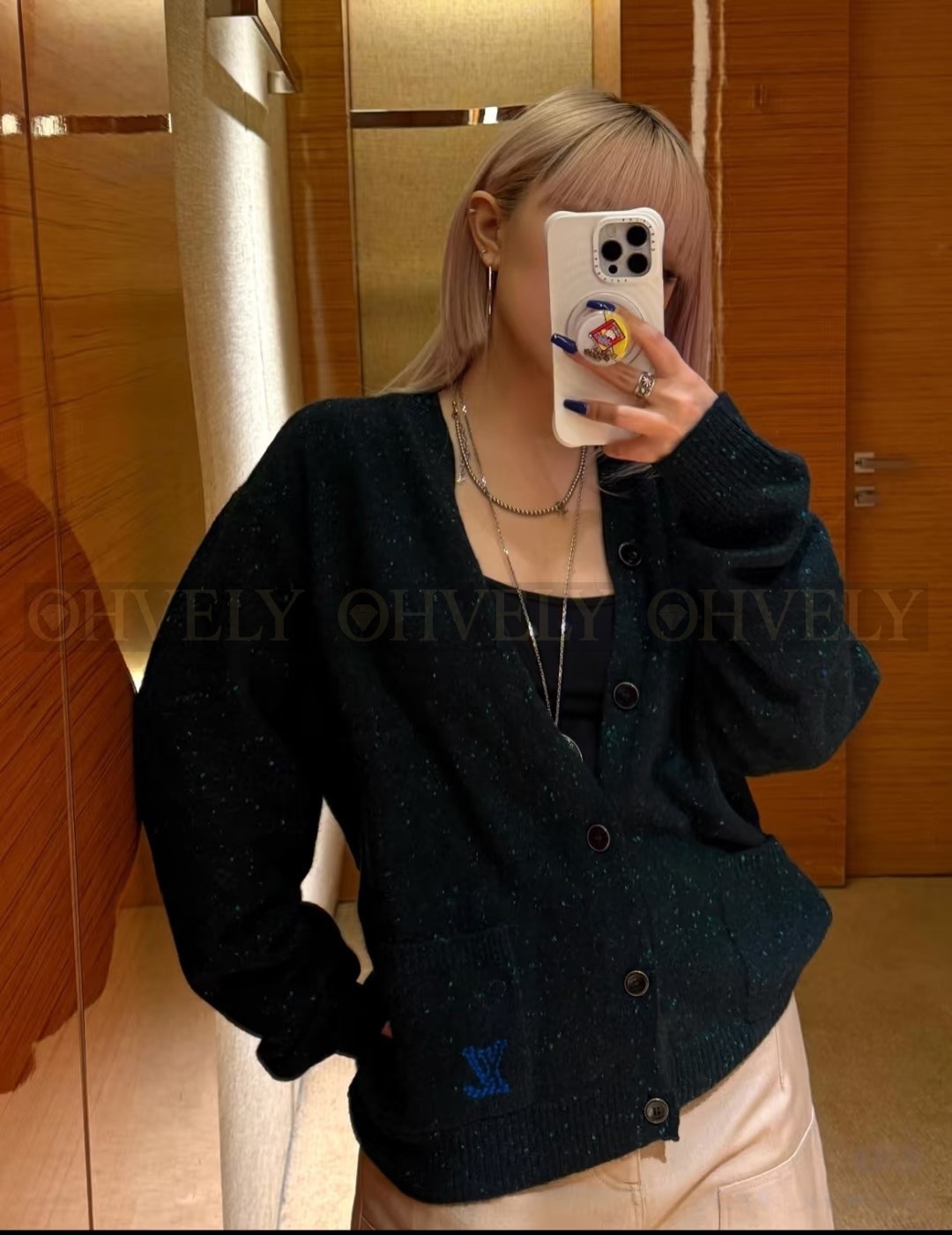 【 ZP 】LOUIS VUITTON 가디건 (매장가 332만원) 상품 썸네일
