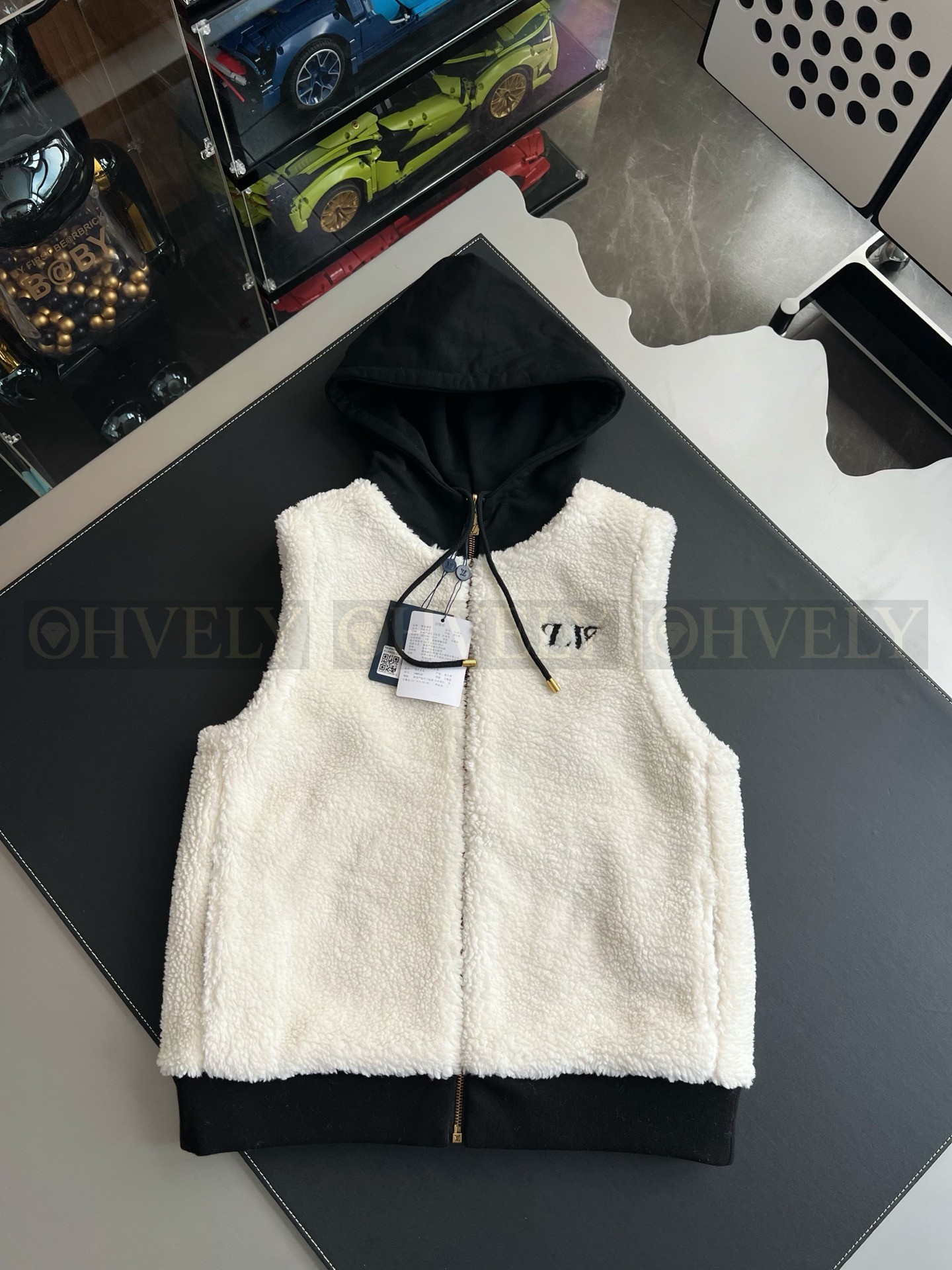 【 ZP 】LOUIS VUITTON 후드 조끼 (매장가 302만원) 상품 썸네일
