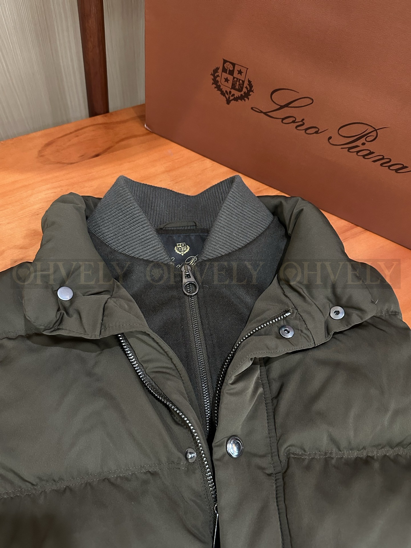 【 ZP버전 】LoroPiana 패딩 조끼 (매장가 760만원) 상품 썸네일
