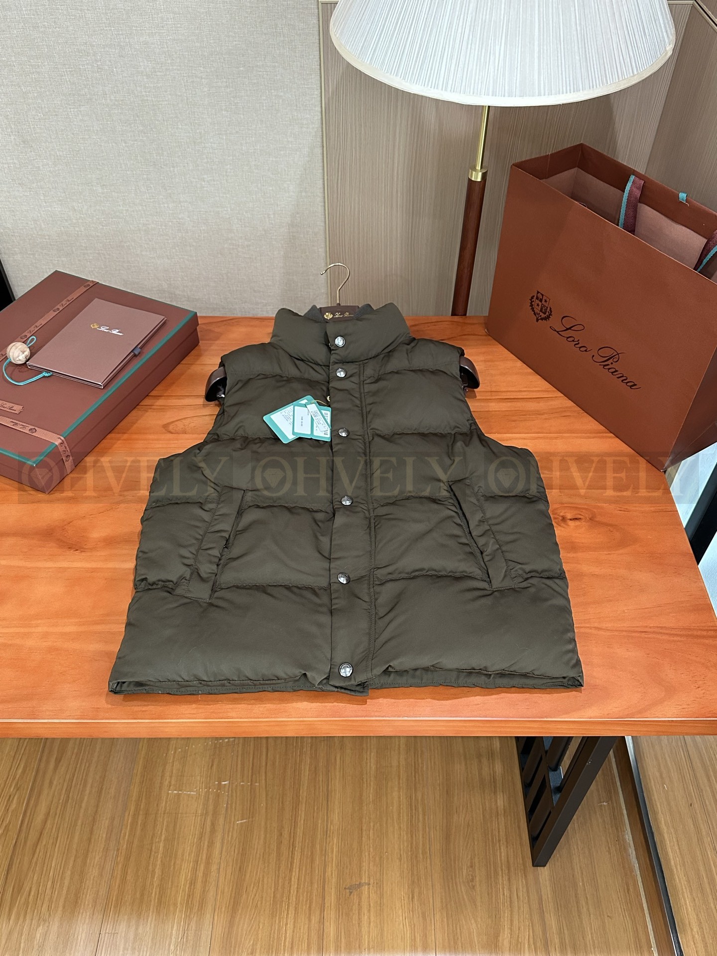 【 ZP버전 】LoroPiana 패딩 조끼 (매장가 760만원) 상품 썸네일