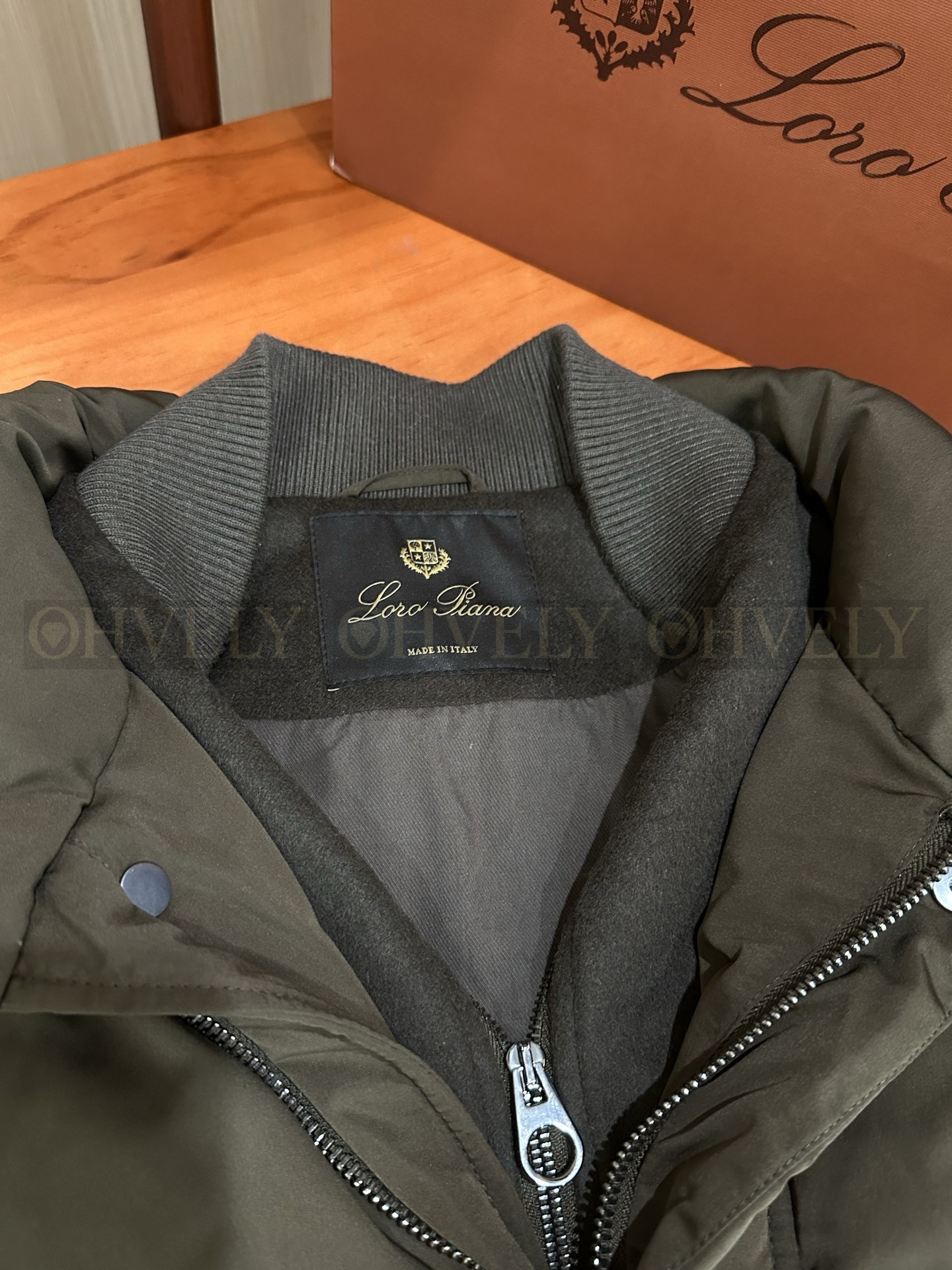 【 ZP버전 】LoroPiana 패딩 조끼 (매장가 760만원) 상품 썸네일