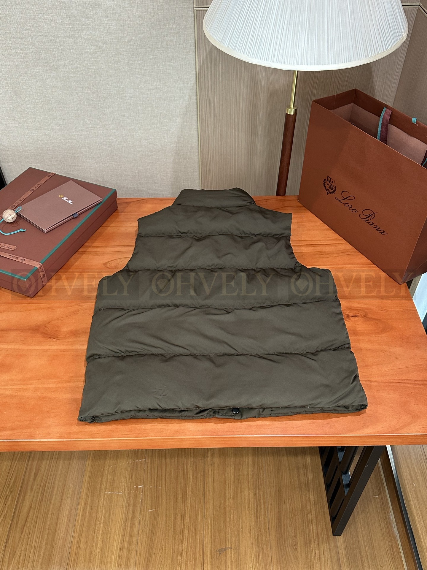 【 ZP버전 】LoroPiana 패딩 조끼 (매장가 760만원) 상품 썸네일