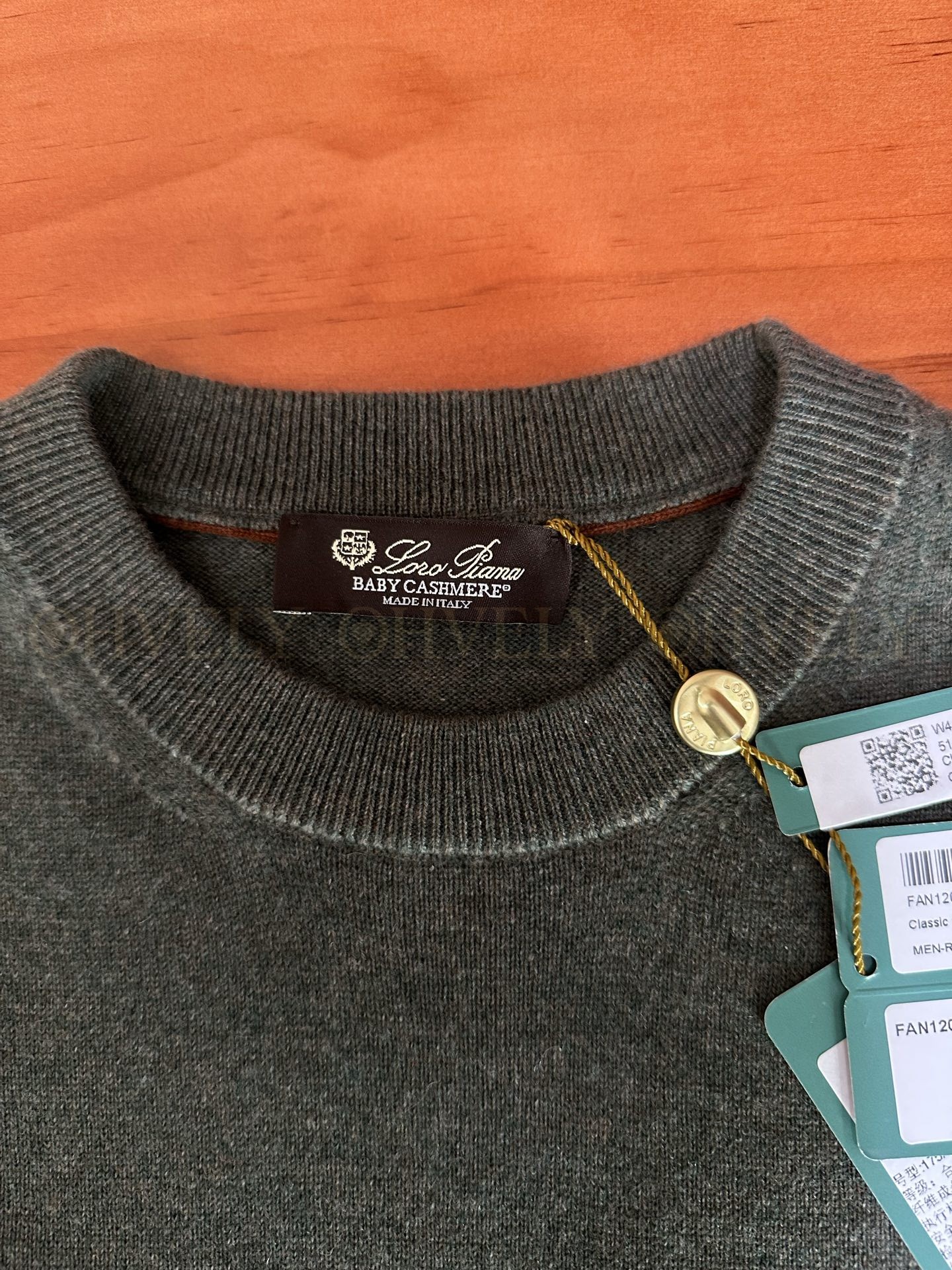 【 ZP 】LoroPiana 라운드 니트 (매장가 274만원) 상품 썸네일