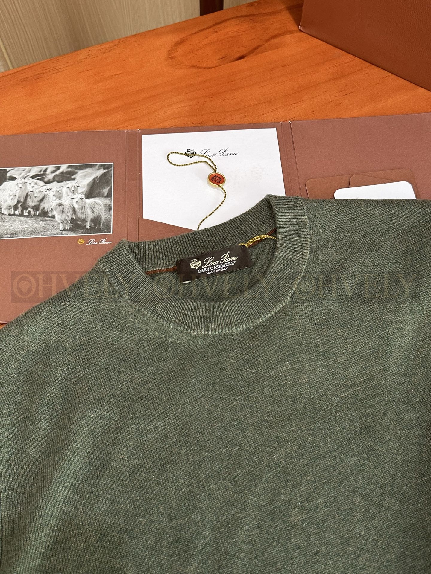 【 ZP 】LoroPiana 라운드 니트 (매장가 274만원) 상품 썸네일