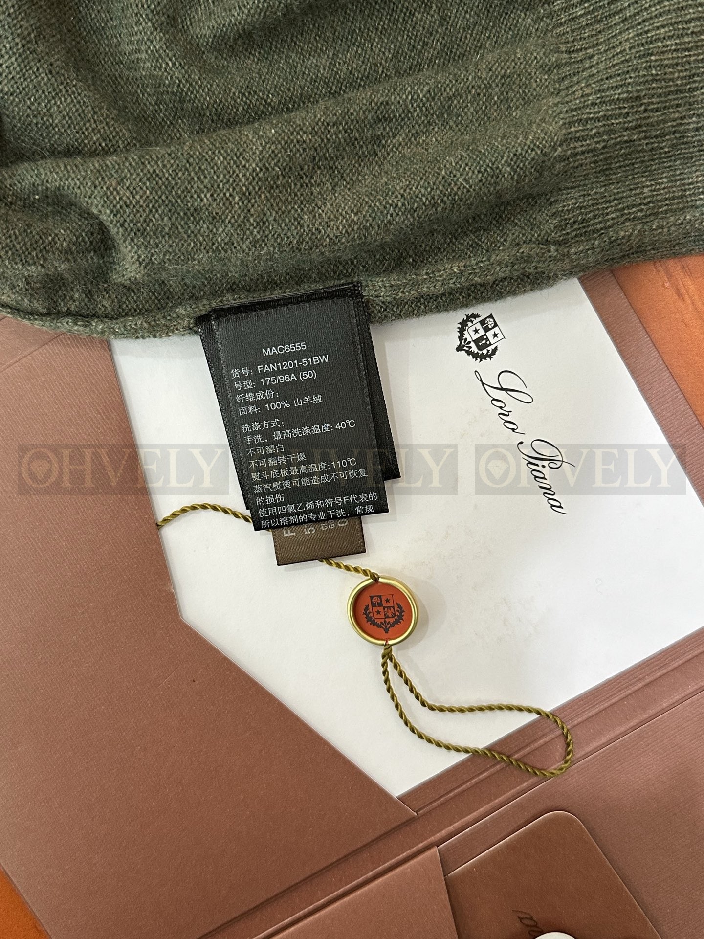 【 ZP 】LoroPiana 라운드 니트 (매장가 274만원) 상품 썸네일