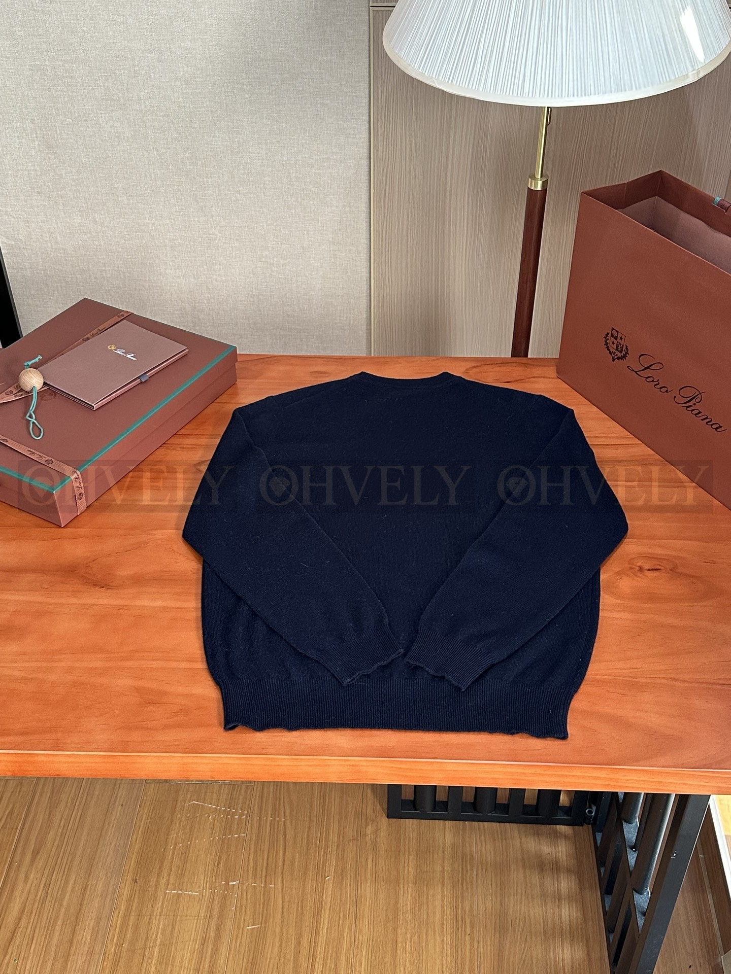 【 ZP 】LoroPiana 라운드 니트 (매장가 274만원) 상품 썸네일