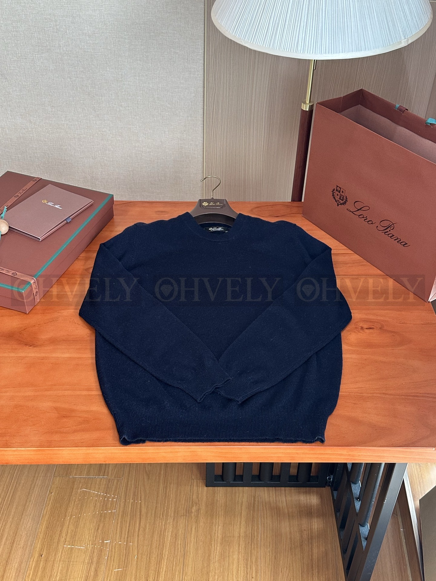 【 ZP 】LoroPiana 라운드 니트 (매장가 274만원) 상품 썸네일