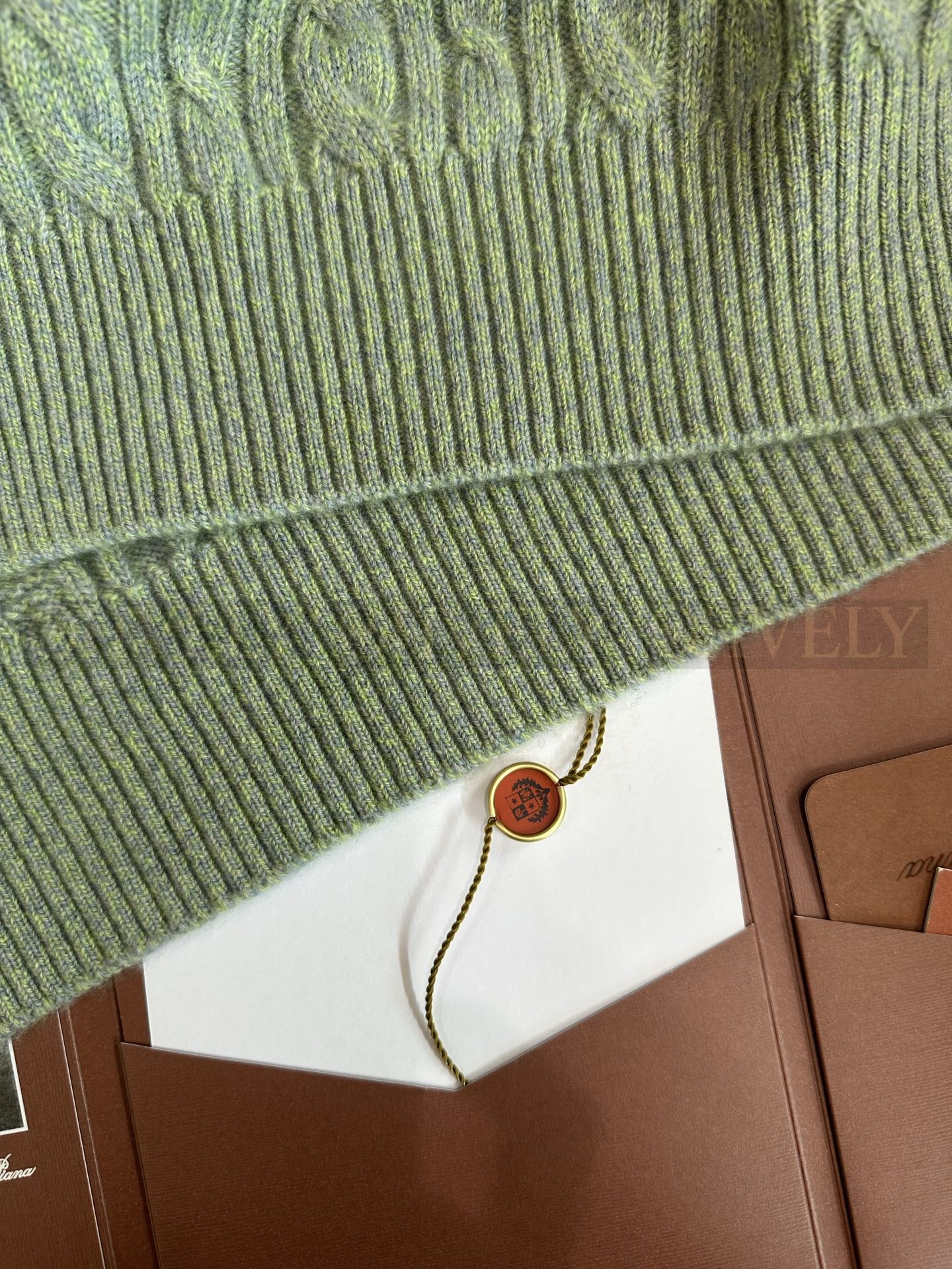 【 ZP 】LoroPiana 라운드 스웨터 (매장가 370만원) 상품 썸네일