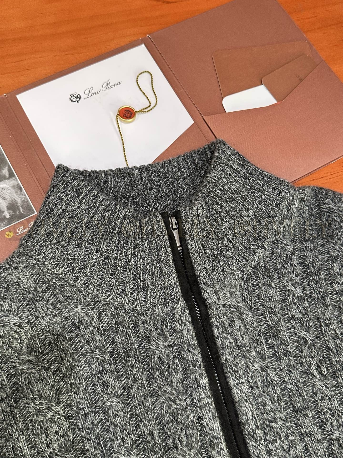 【 ZP 】LoroPiana 니트 스웨터 (매장가 410만원) 상품 썸네일