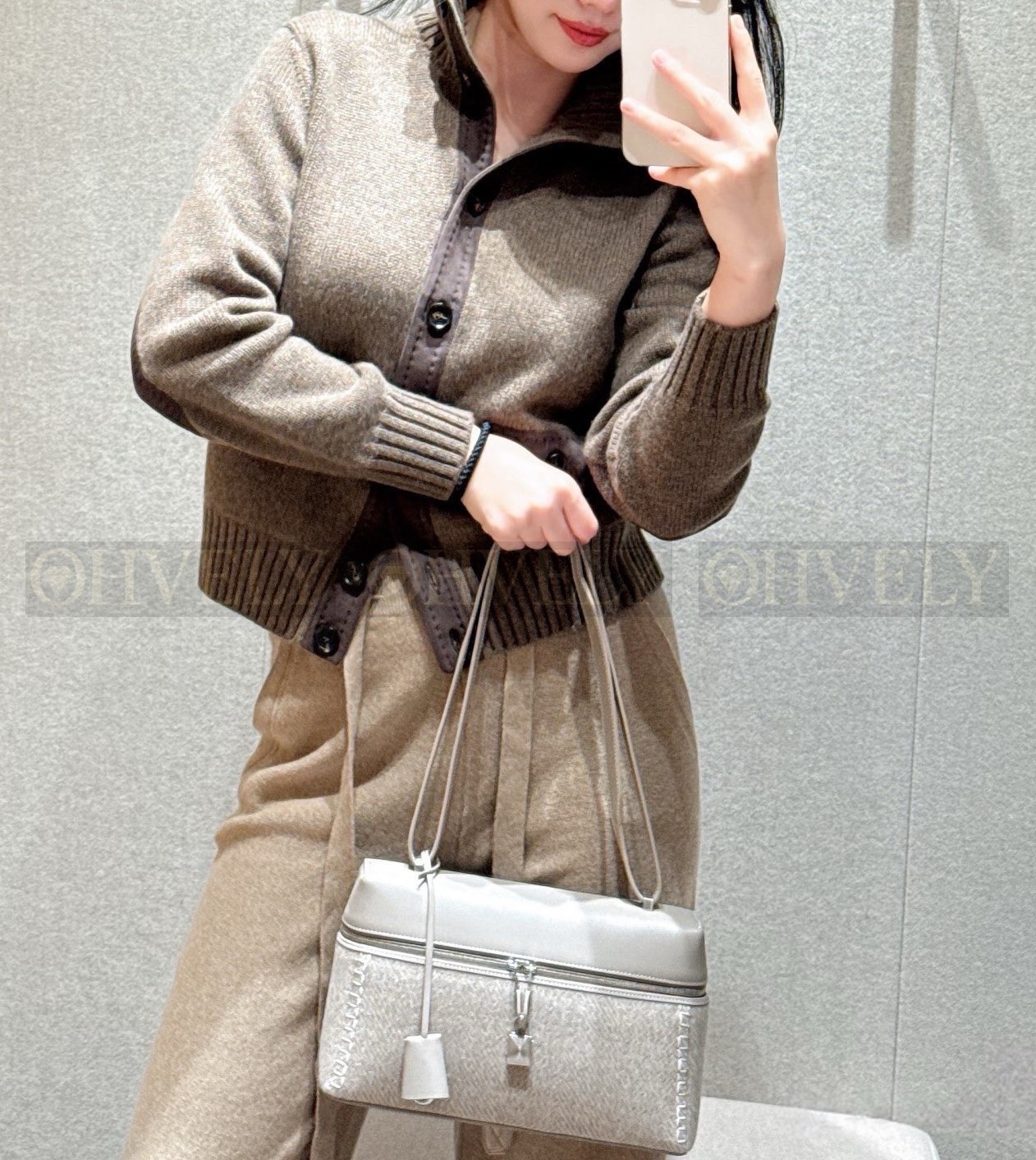 【 ZP 】LoroPiana 가디건 (매장가 760만원)