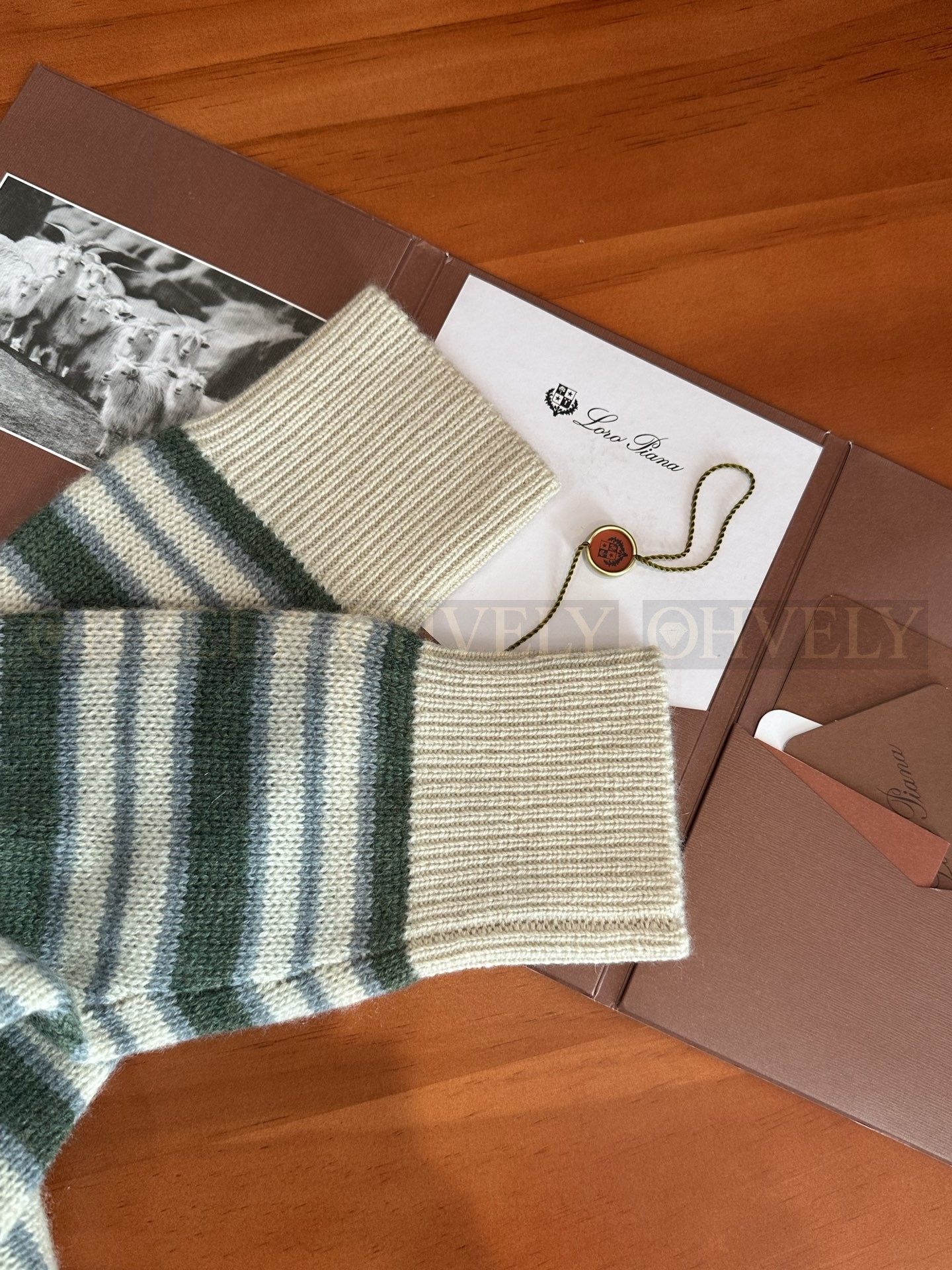 【 ZP 】LoroPiana 가디건 (매장가 448만원) 상품 썸네일
