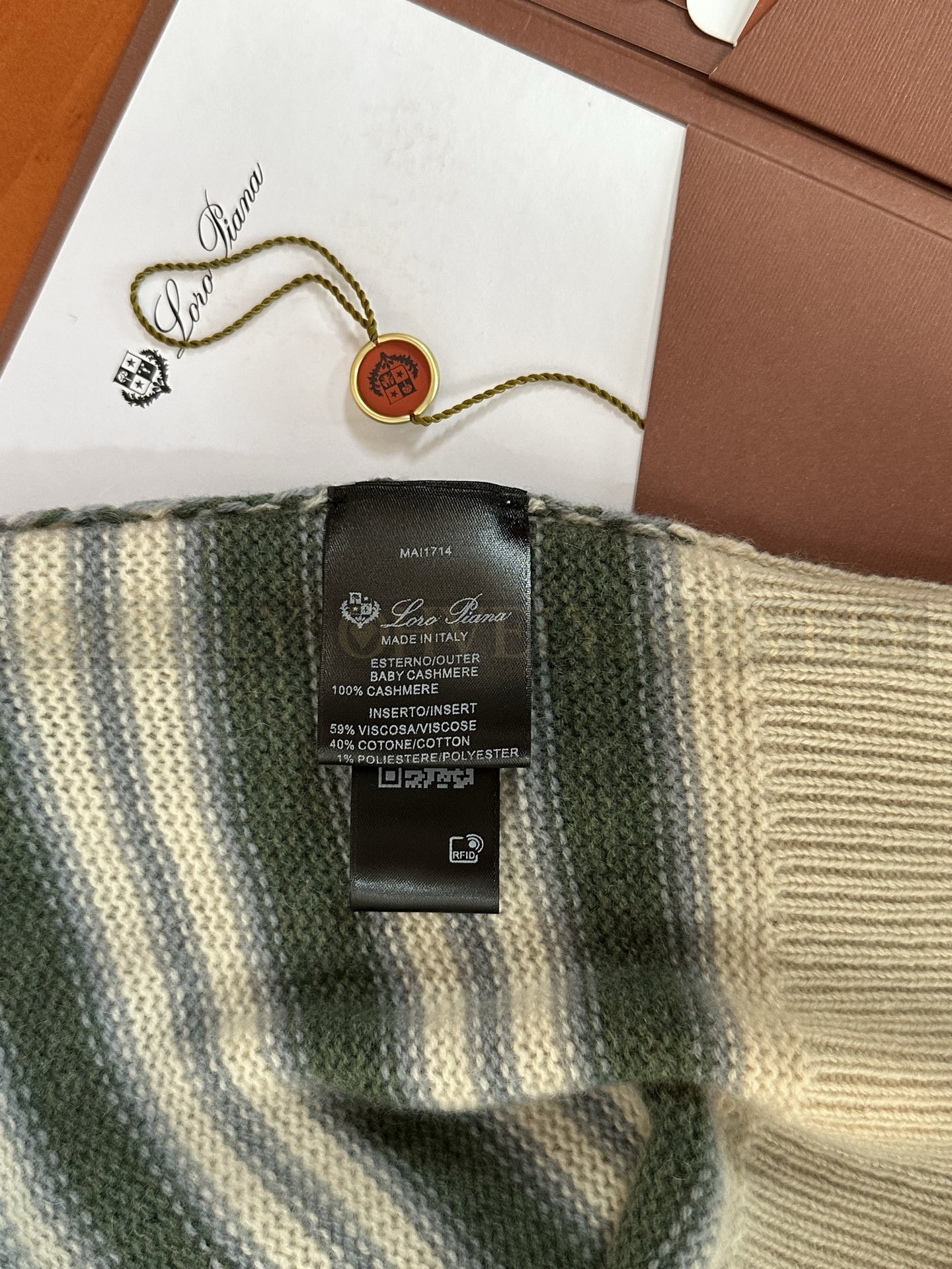 【 ZP 】LoroPiana 가디건 (매장가 448만원) 상품 썸네일
