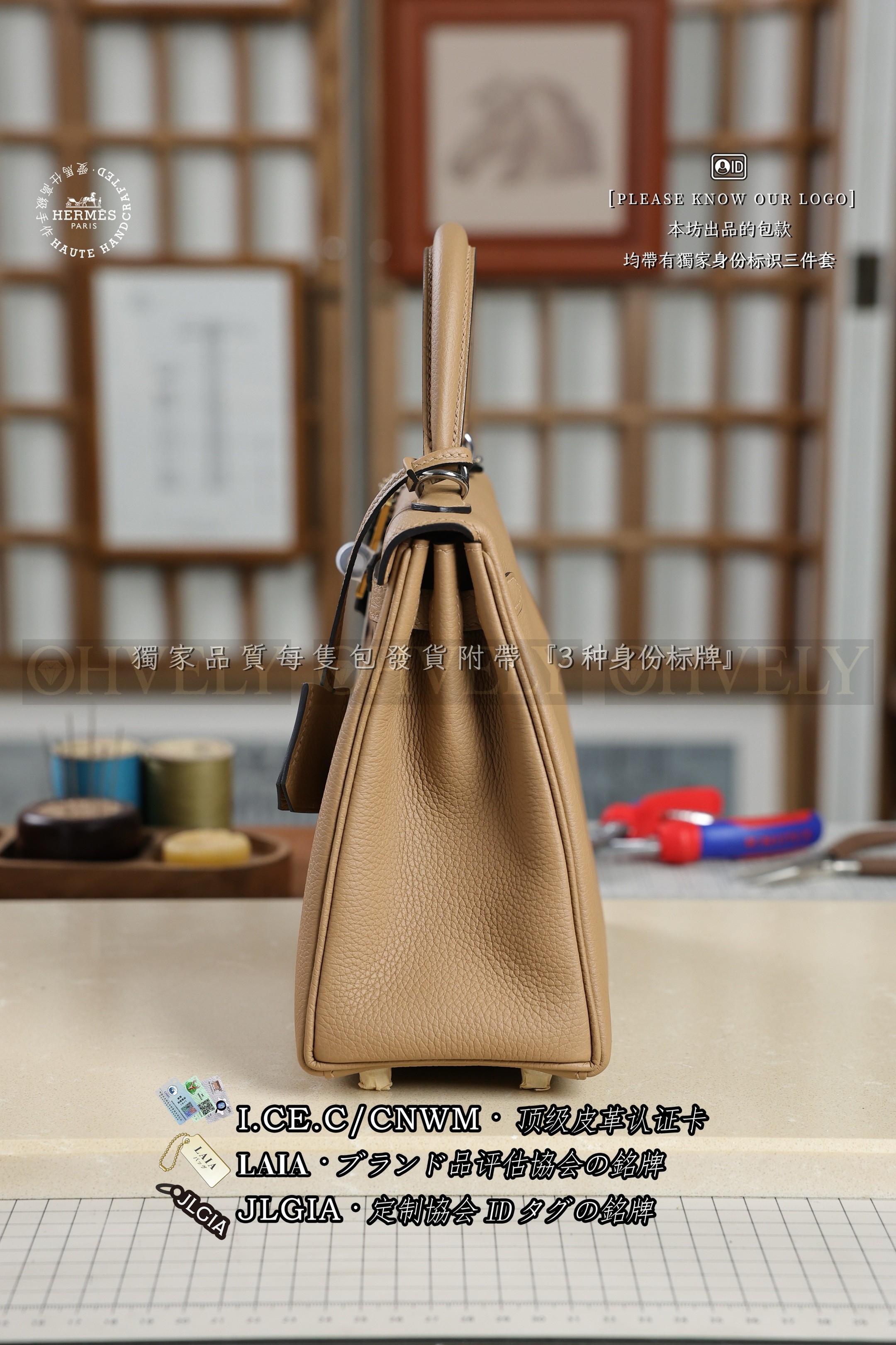 Hermès KELLY 25 𝗕𝗶𝘀𝗰𝘂𝗶𝘁 은장 상품 썸네일
