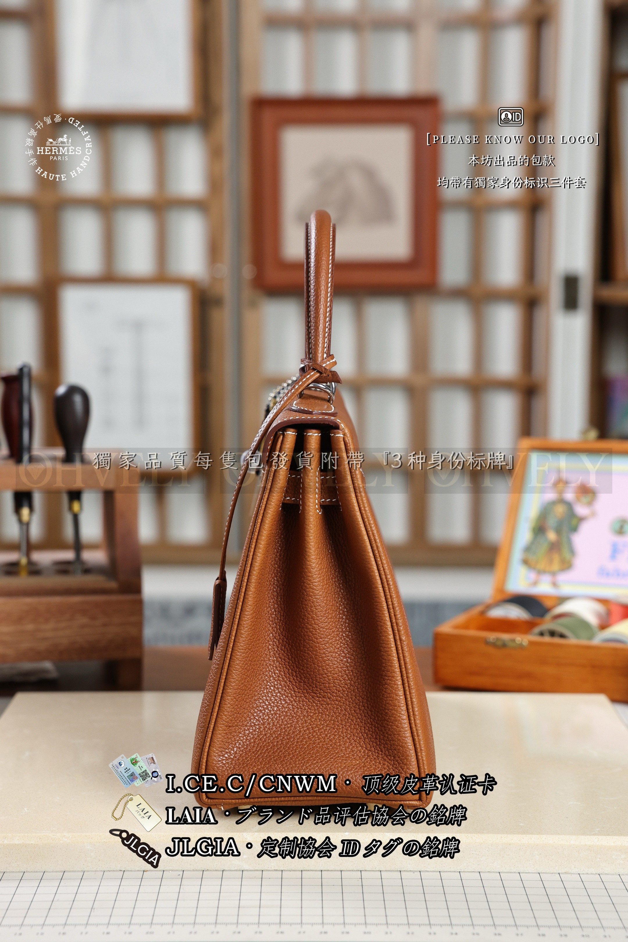 Hermès KELLY 𝟮𝟴 𝙂𝙤𝙡𝙙 은장 상품 썸네일