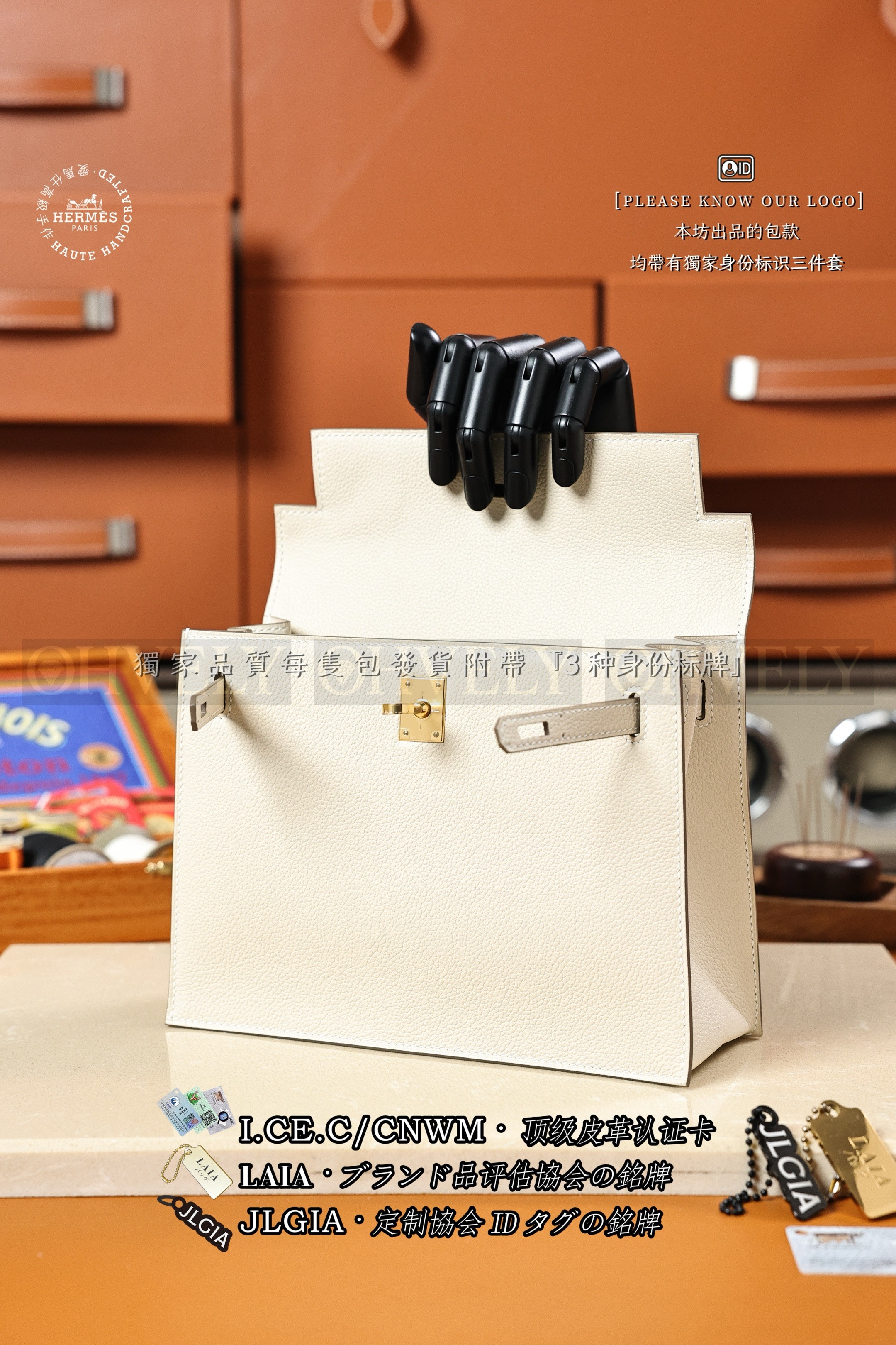Hermès KELLY 𝘿𝘼𝙉𝙎𝙀 𝟮𝟮 𝘾𝙧𝙖𝙞𝙚 금장 상품 썸네일