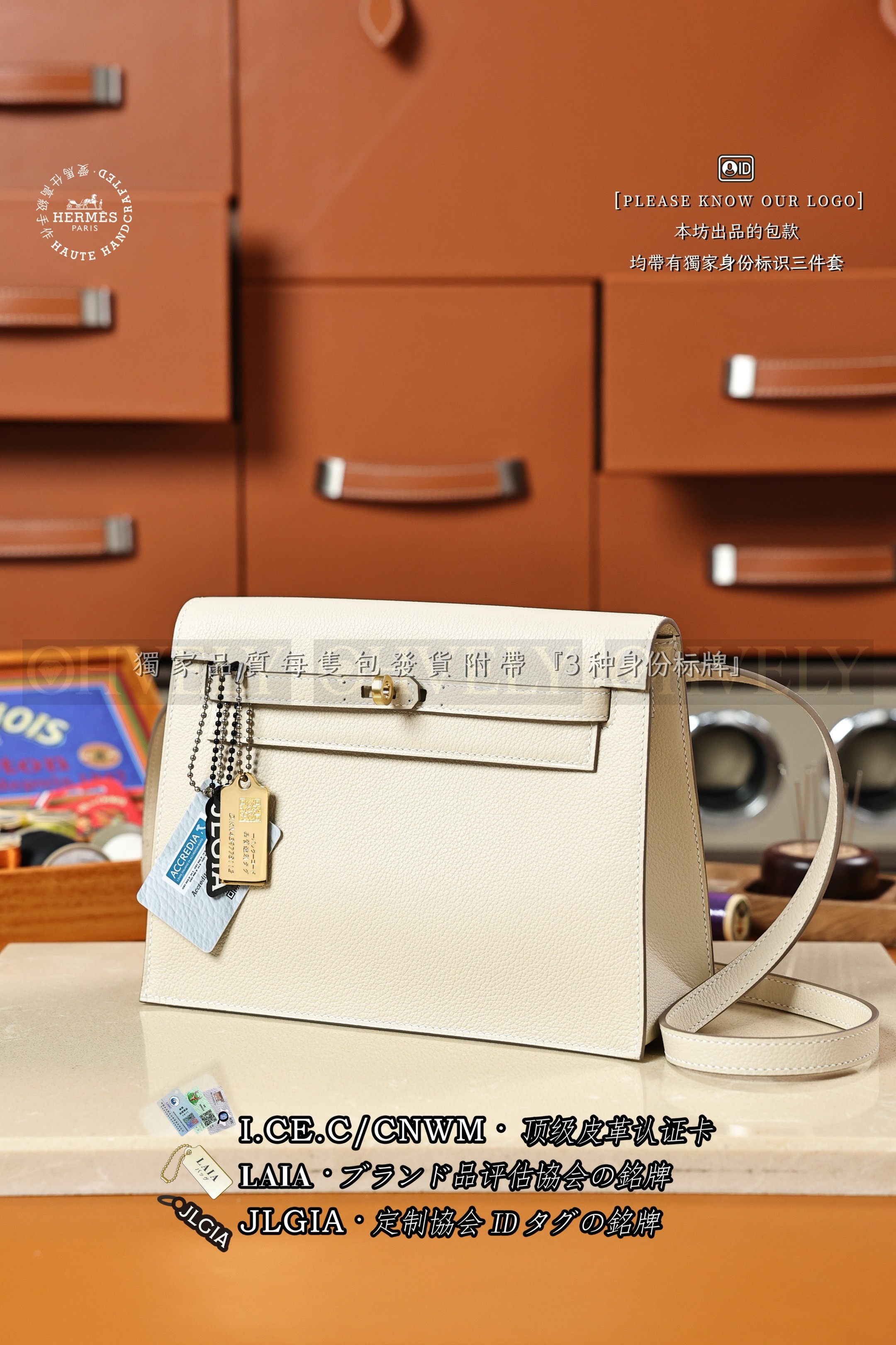 Hermès KELLY 𝘿𝘼𝙉𝙎𝙀 𝟮𝟮 𝘾𝙧𝙖𝙞𝙚 금장 상품 썸네일