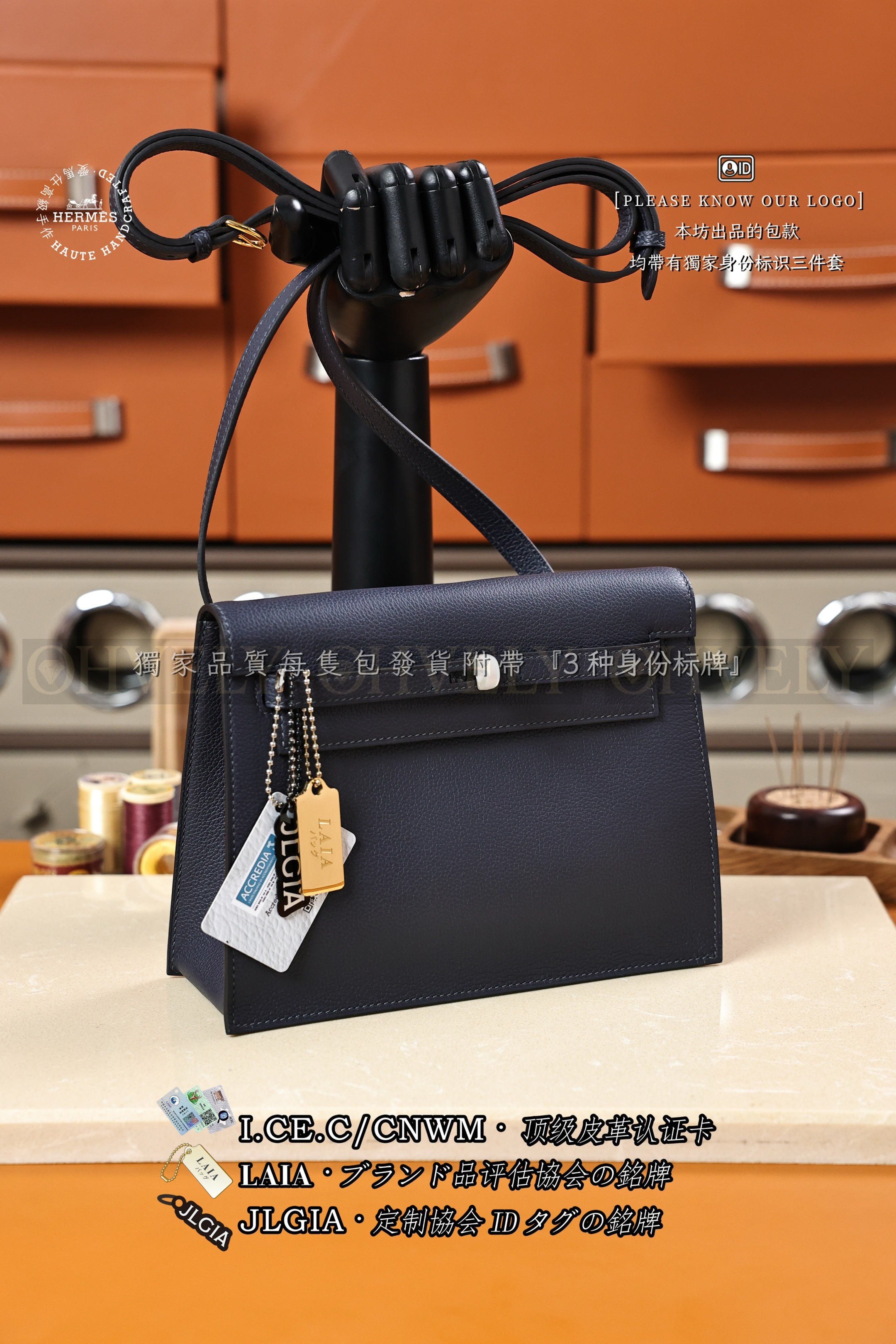 Hermès KELLY 𝘿𝘼𝙉𝙎𝙀 𝟮𝟮 𝘽𝙡𝙪𝙚 𝙉𝙪𝙞𝙩 금장 상품 썸네일