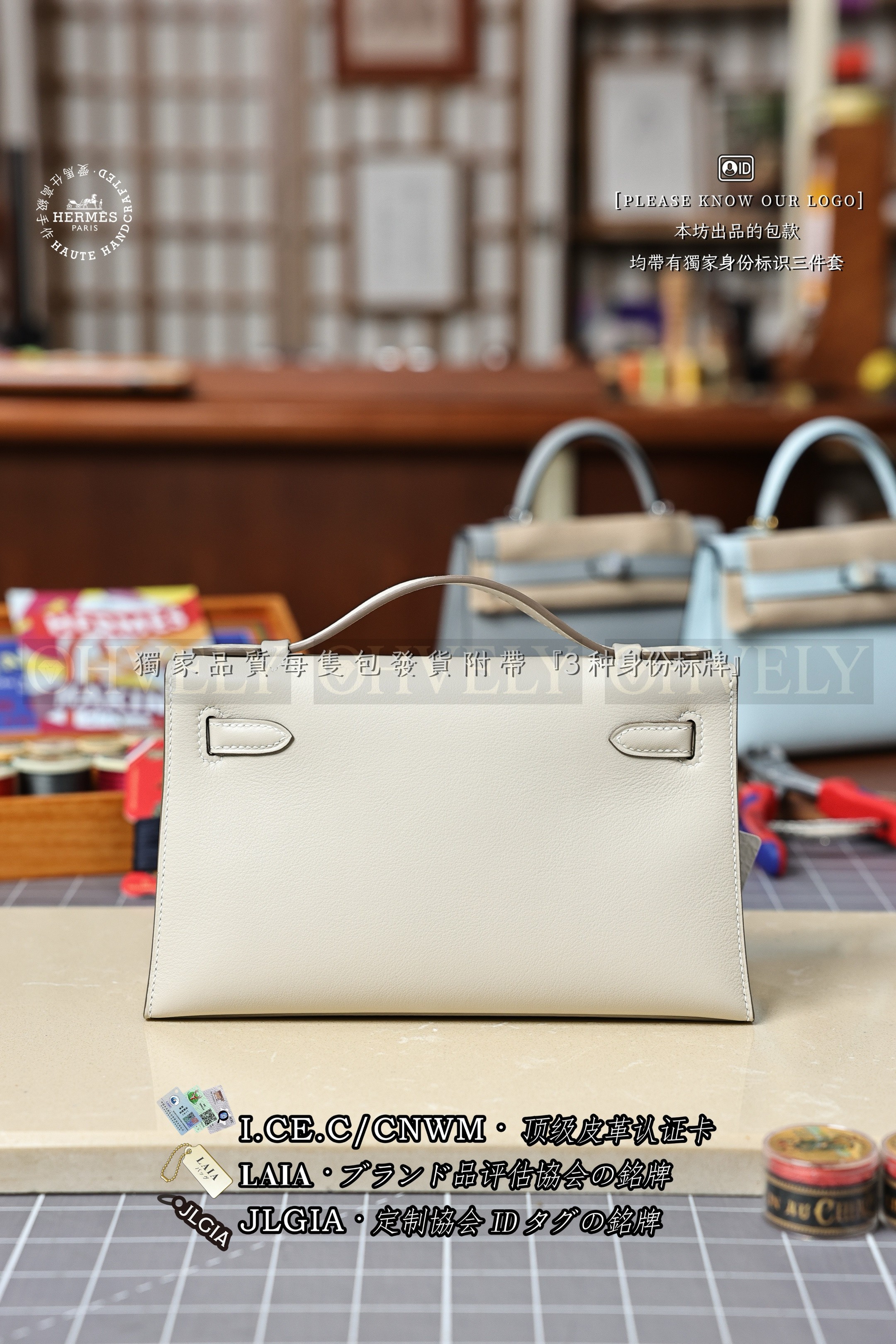 Hermès KELLY 𝙋𝙤𝙘𝙝𝙚𝙩𝙩𝙚 𝘾𝙧𝙖𝙞𝙚 금장 상품 썸네일
