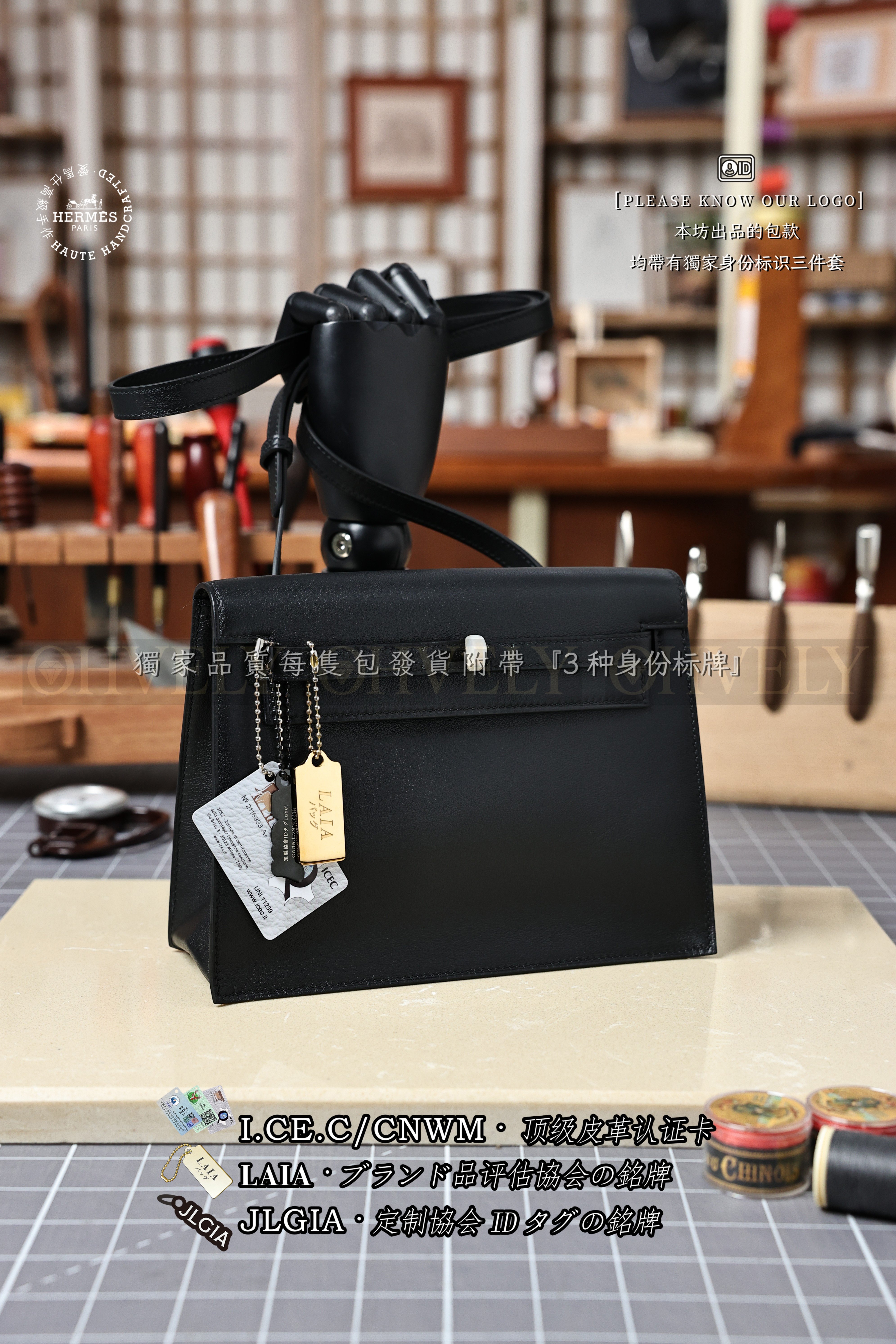 Hermès Kelly 𝘿𝘼𝙉𝙎𝙀 𝟮𝟮 𝙉𝙤𝙞𝙧 금장 상품 썸네일