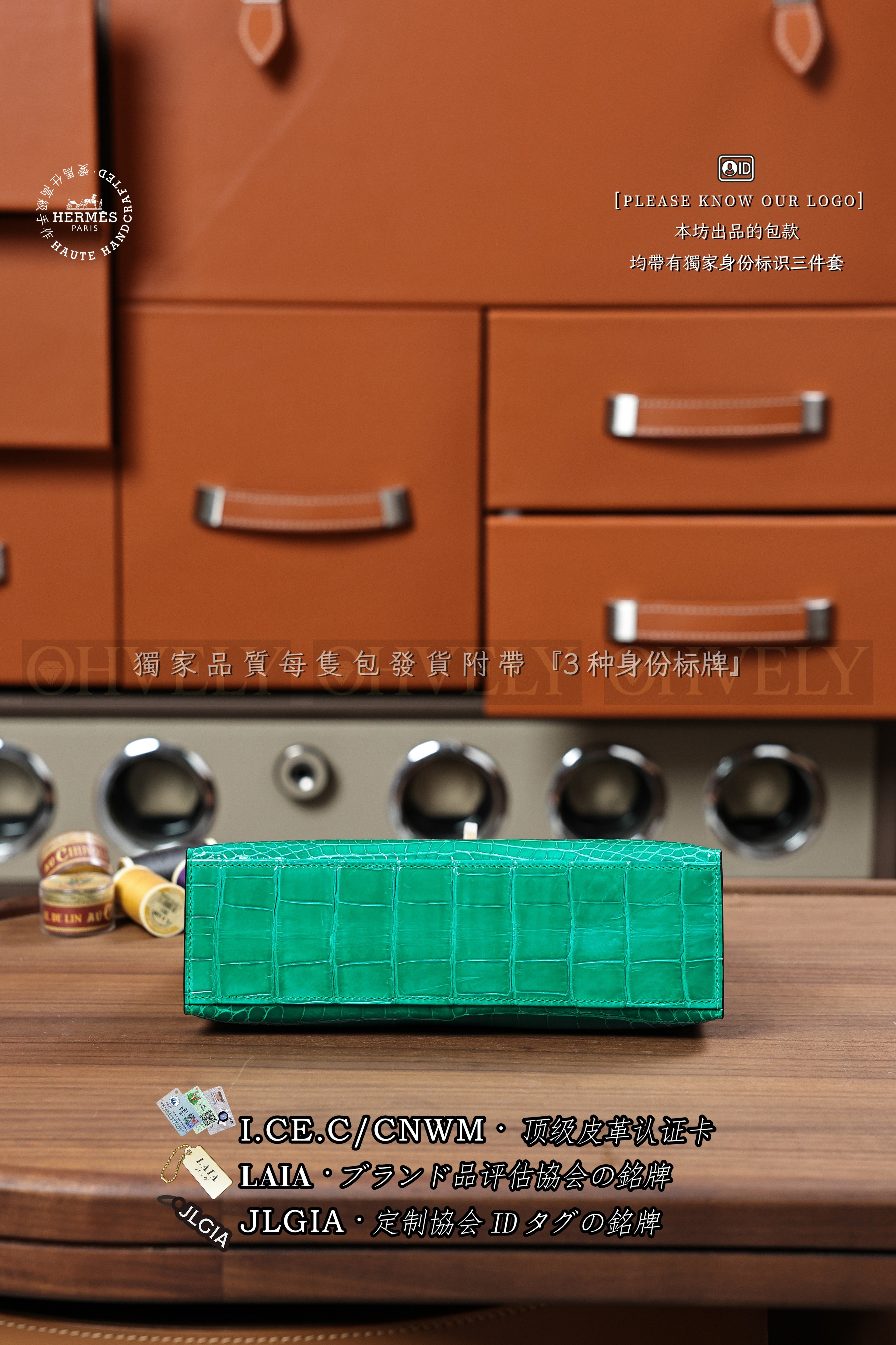 Hermès Kelly 𝙋𝙤𝙘𝙝𝙚𝙩𝙩𝙚 𝙀𝙢𝙚𝙧𝙖𝙪𝙙𝙚 금장 상품 썸네일