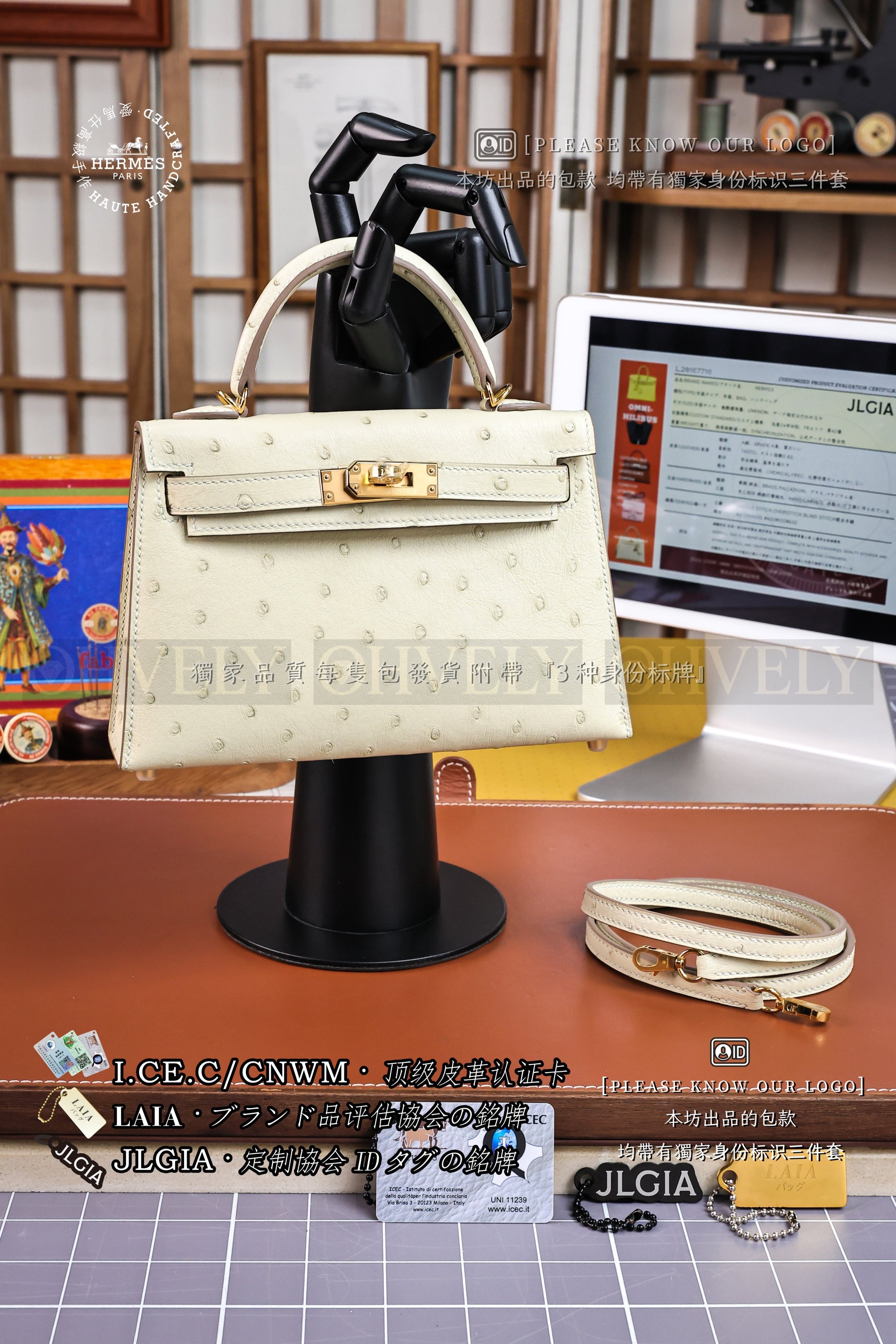 Hermès Kelly 𝙄𝙄 𝙈𝙄𝙉𝙄 𝙊𝙎𝙏𝙍𝙄𝘾𝙃 Craie 금장 상품 썸네일