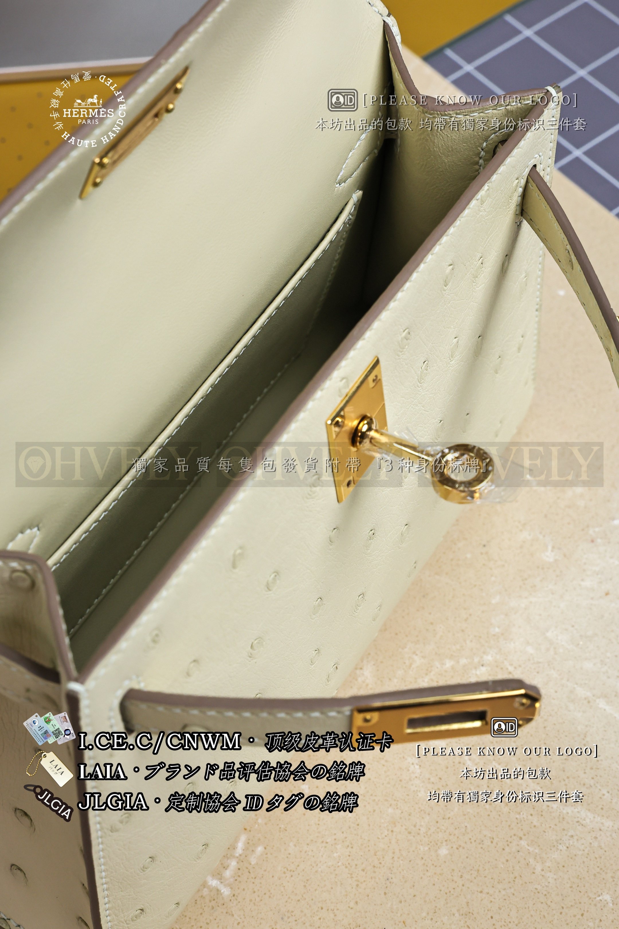 Hermès Kelly 𝙄𝙄 𝙈𝙄𝙉𝙄 𝙊𝙎𝙏𝙍𝙄𝘾𝙃 Craie 금장 상품 썸네일