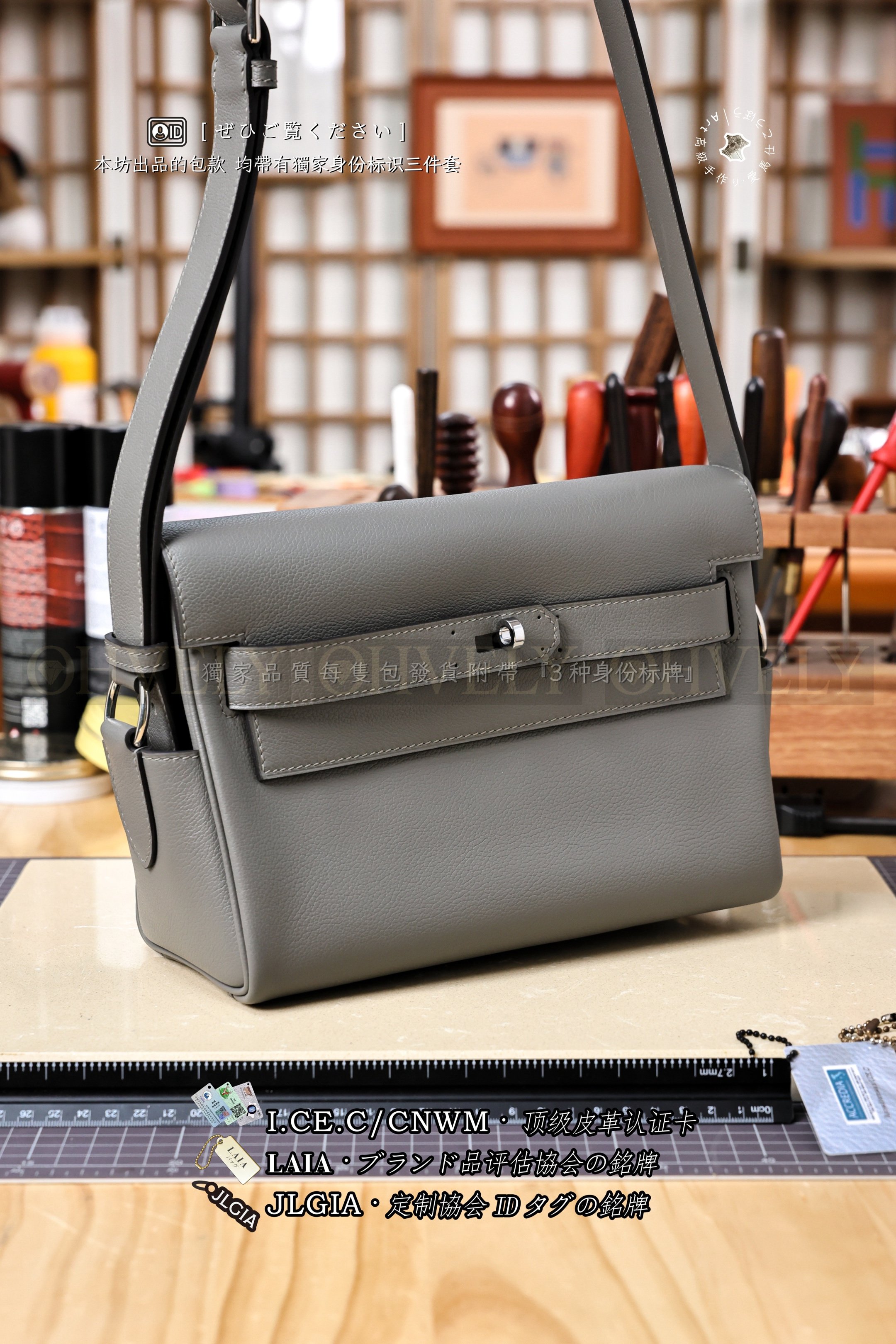 Hermès Kelly 𝙼𝚎𝚜𝚜𝚎𝚗𝚐𝚎𝚛 𝟸𝟽 𝙶𝚛𝚒𝚜 𝙼𝚎𝚢𝚎𝚛 은장 상품 썸네일