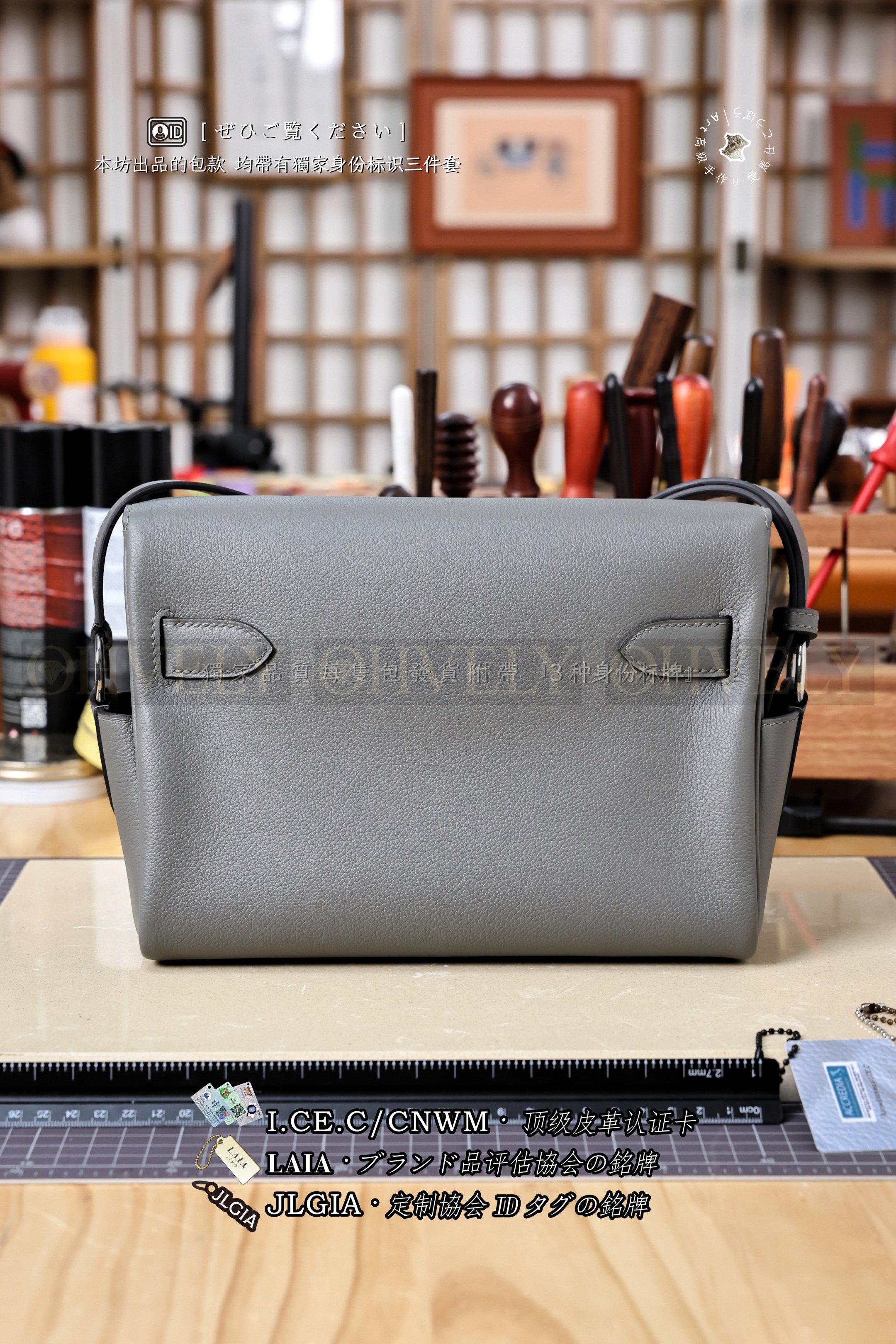 Hermès Kelly 𝙼𝚎𝚜𝚜𝚎𝚗𝚐𝚎𝚛 𝟸𝟽 𝙶𝚛𝚒𝚜 𝙼𝚎𝚢𝚎𝚛 은장 상품 썸네일