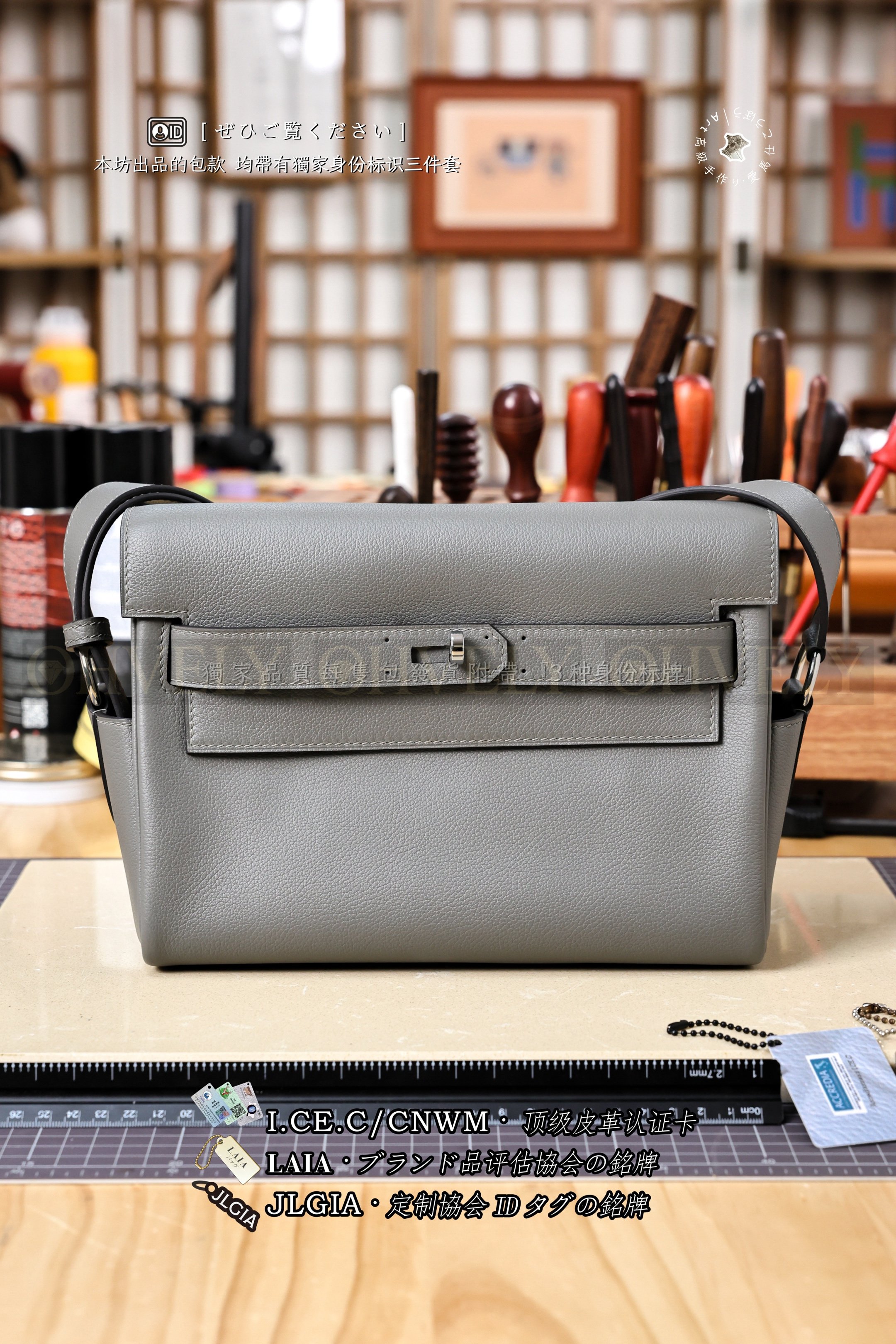 Hermès Kelly 𝙼𝚎𝚜𝚜𝚎𝚗𝚐𝚎𝚛 𝟸𝟽 𝙶𝚛𝚒𝚜 𝙼𝚎𝚢𝚎𝚛 은장 상품 썸네일