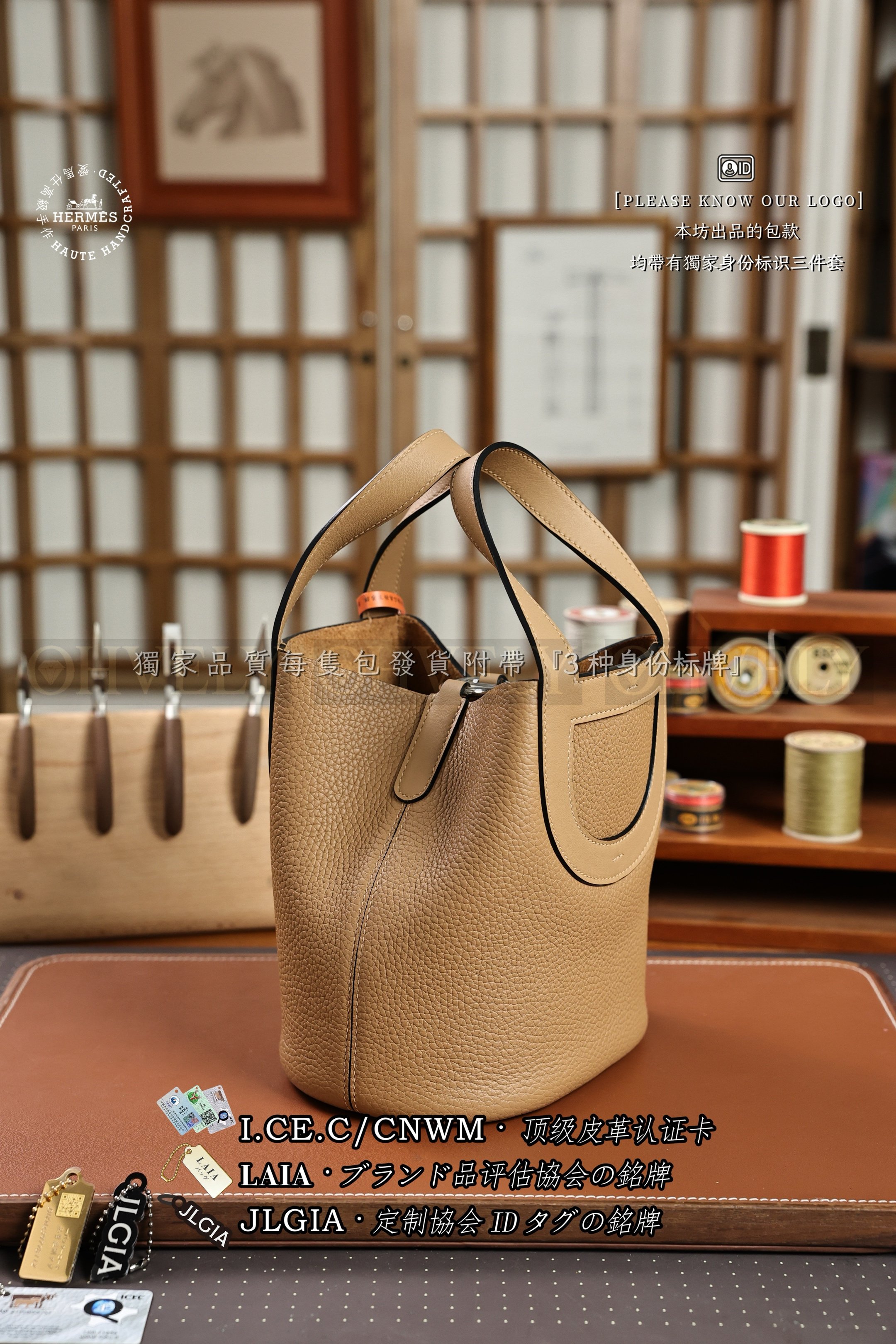 Hermès 𝙸𝚗 𝚃𝚑𝚎 𝙻𝚘𝚘𝚙 𝙱𝚒𝚜𝚌𝚞𝚒𝚝 없음 상품 썸네일
