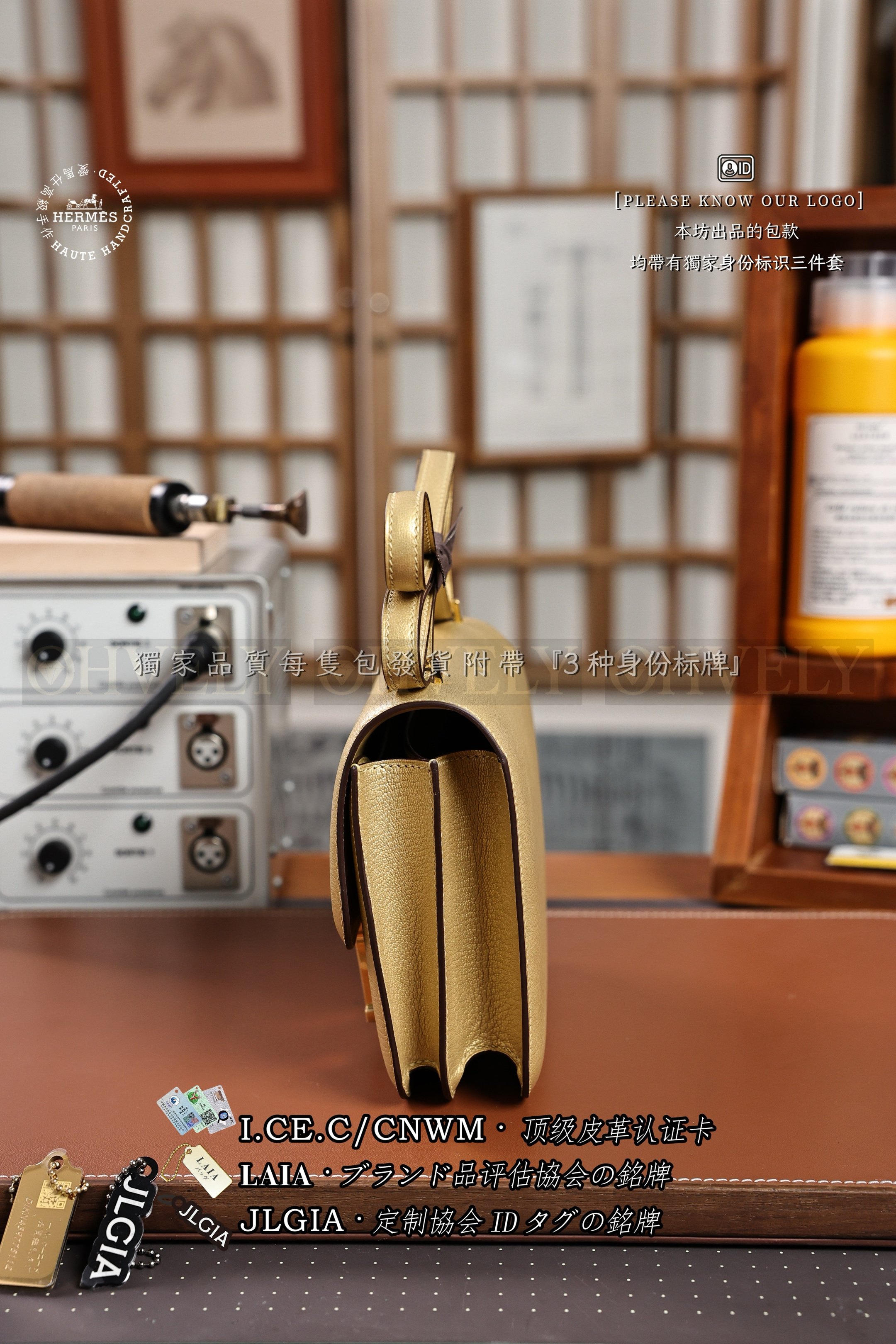 Hermès Constance 𝟷𝟿 𝙳𝚘𝚛𝚎 금장 상품 썸네일
