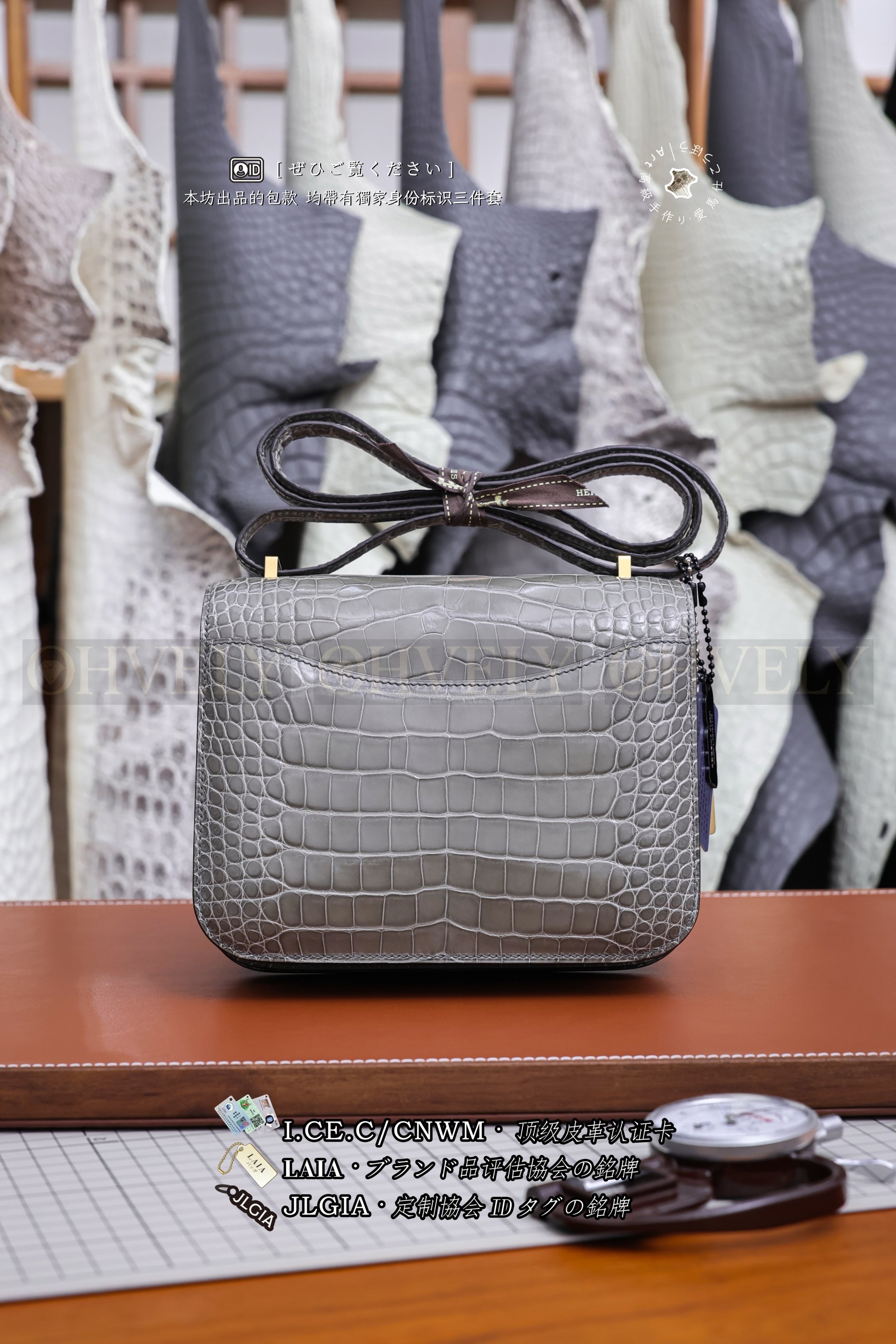 Hermès Constance 𝟷𝟾 𝙶𝚛𝚒𝚜 𝙲𝚒𝚖𝚎𝚗𝚝 금장 상품 썸네일