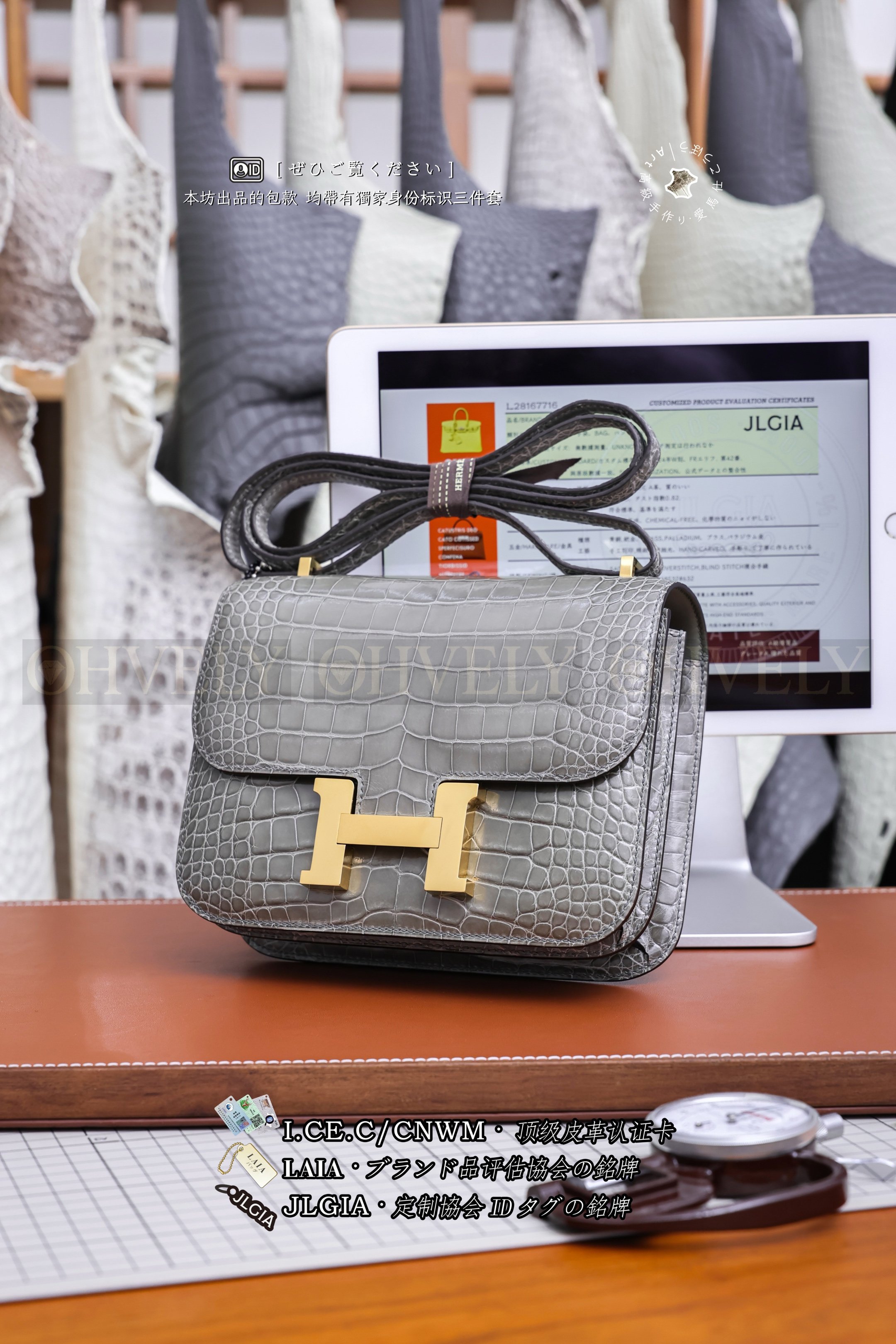Hermès Constance 𝟷𝟾 𝙶𝚛𝚒𝚜 𝙲𝚒𝚖𝚎𝚗𝚝 금장 상품 썸네일