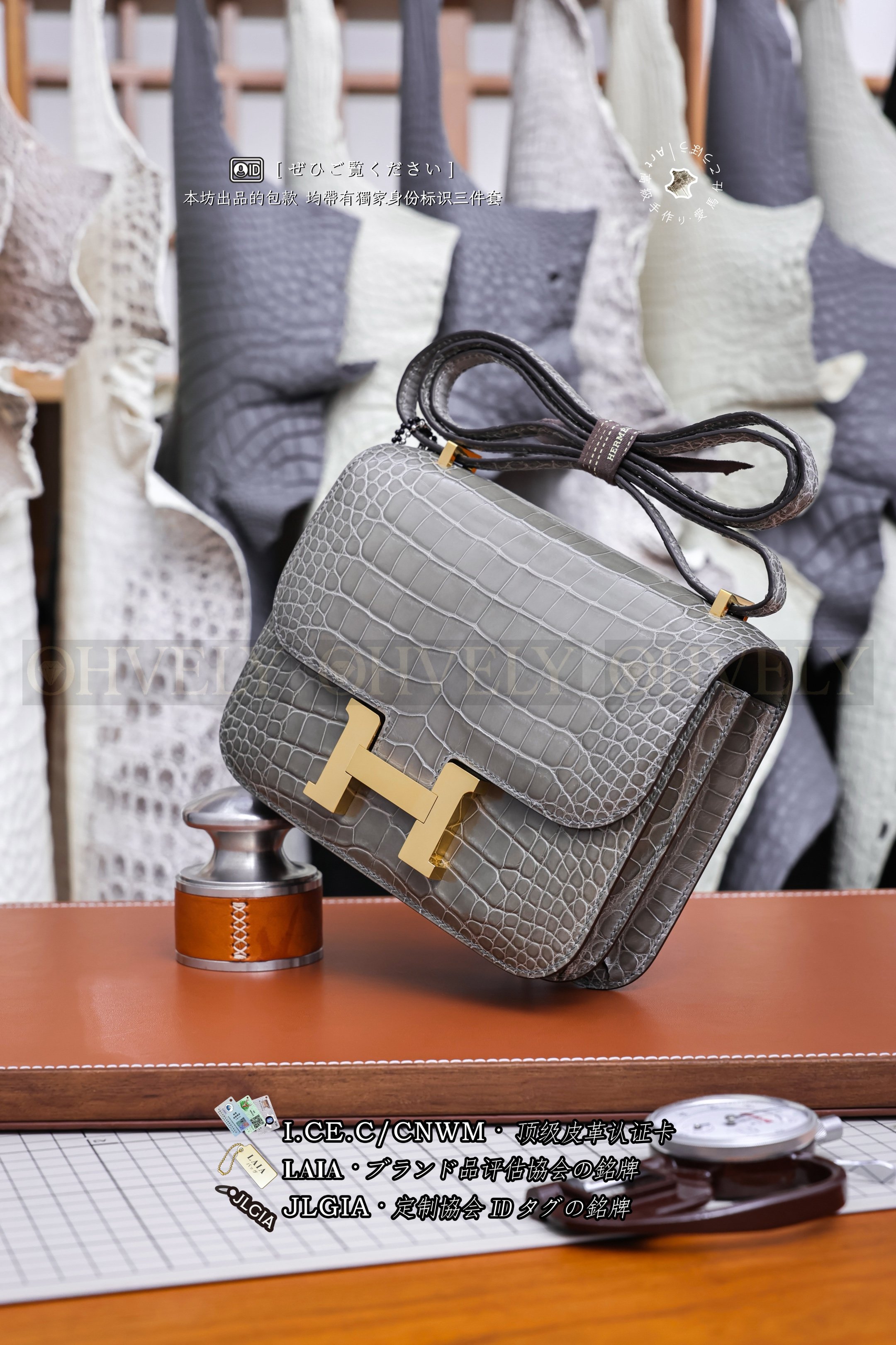 Hermès Constance 𝟷𝟾 𝙶𝚛𝚒𝚜 𝙲𝚒𝚖𝚎𝚗𝚝 금장 상품 썸네일
