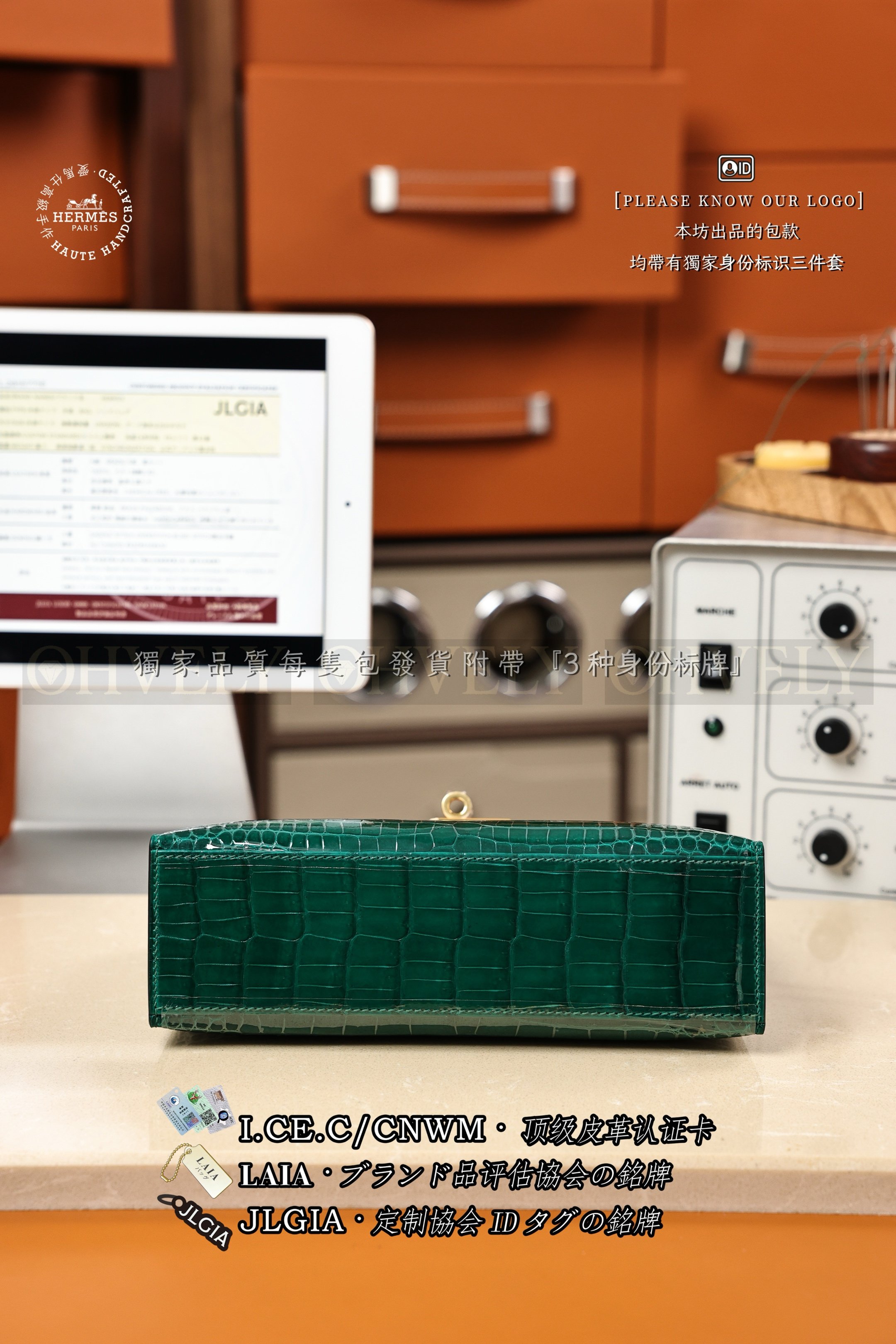 Hermès 𝙼𝚒𝚗𝚒 Kelly 𝙸 𝙿𝚘𝚌𝚑𝚎𝚝𝚝𝚎 𝙴𝚖𝚎𝚛𝚊𝚞𝚍𝚎 금장 상품 썸네일
