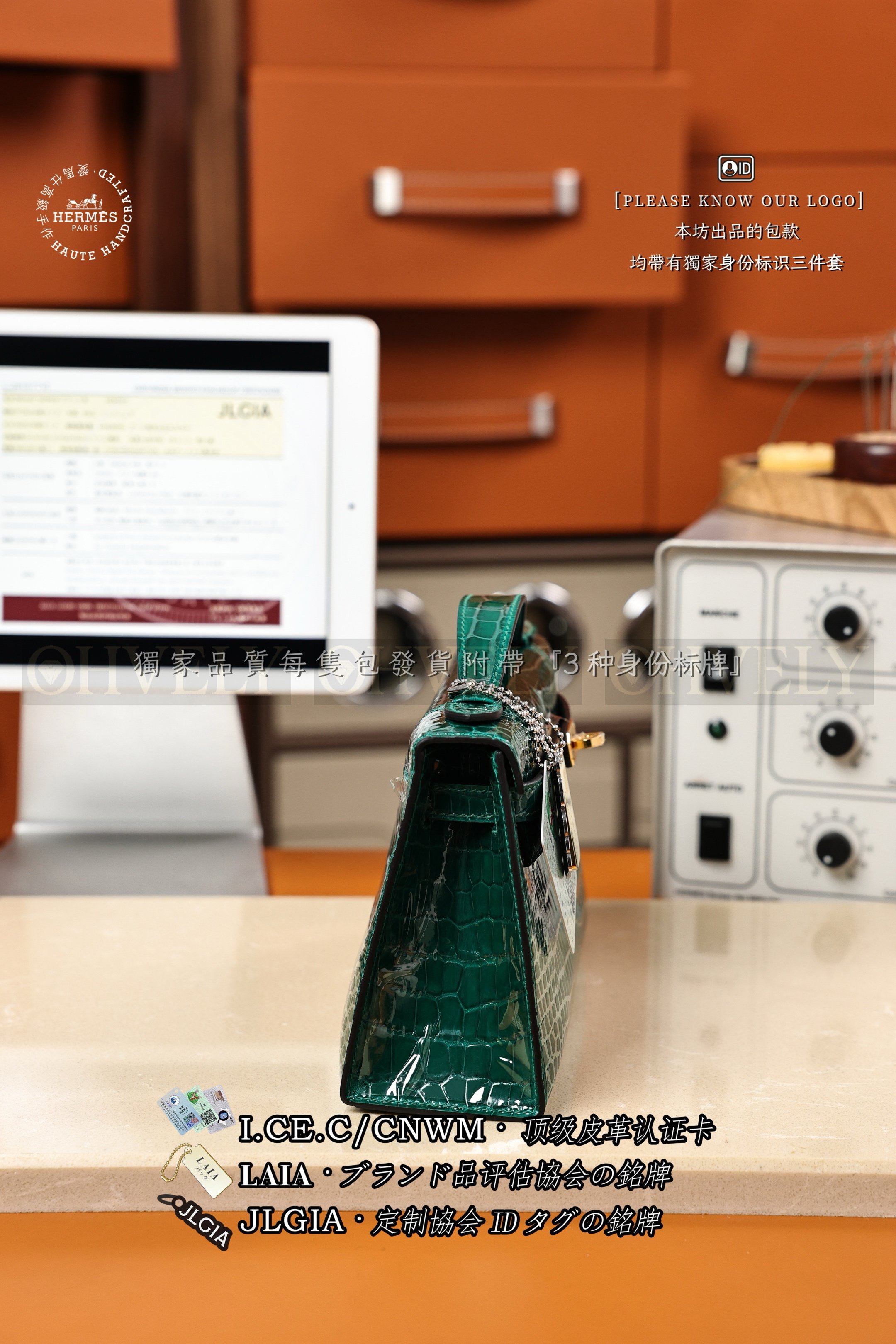 Hermès 𝙼𝚒𝚗𝚒 Kelly 𝙸 𝙿𝚘𝚌𝚑𝚎𝚝𝚝𝚎 𝙴𝚖𝚎𝚛𝚊𝚞𝚍𝚎 금장 상품 썸네일