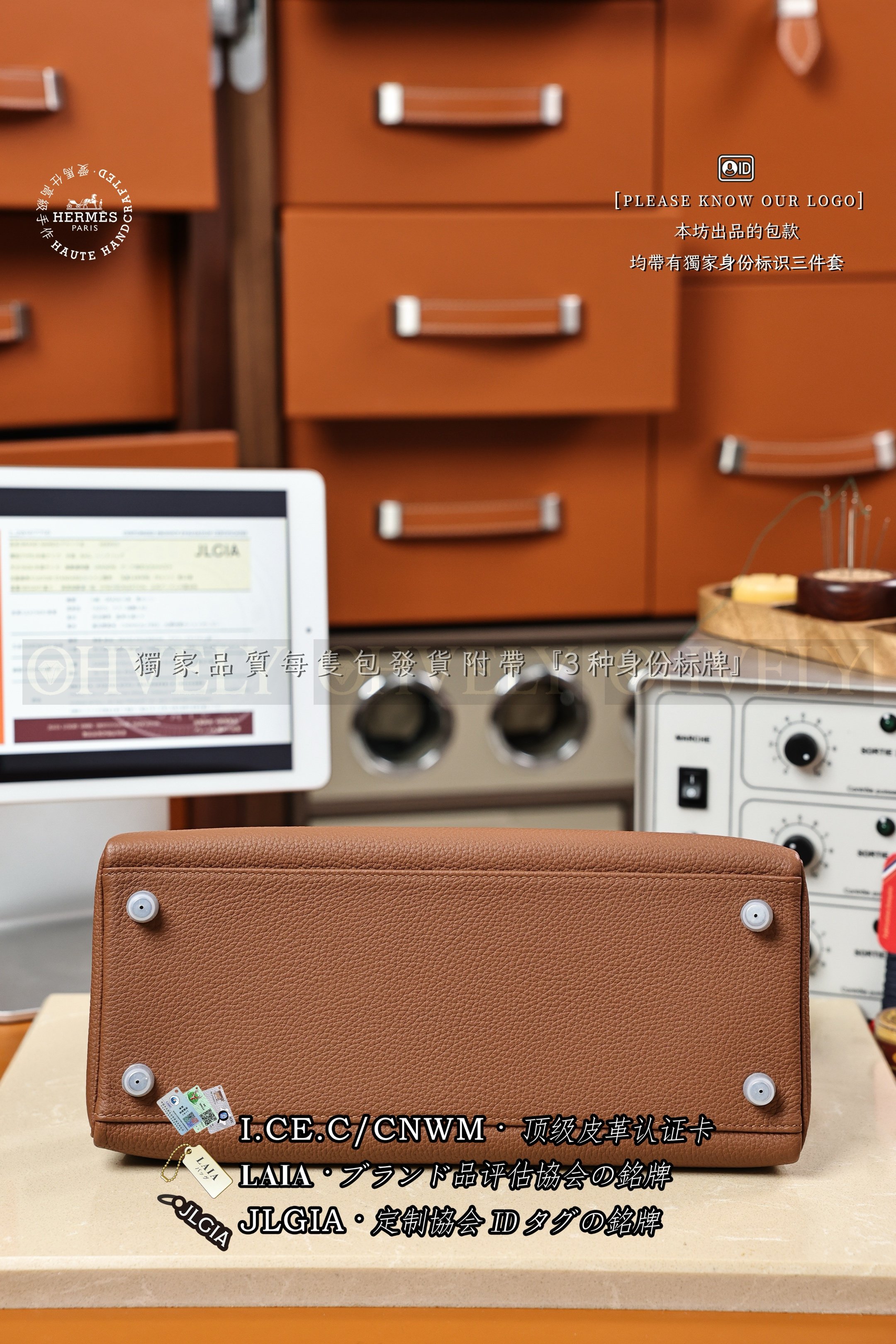 Hermès Kelly 𝟸𝟾 𝙶𝚘𝚕𝚍 은장 상품 썸네일