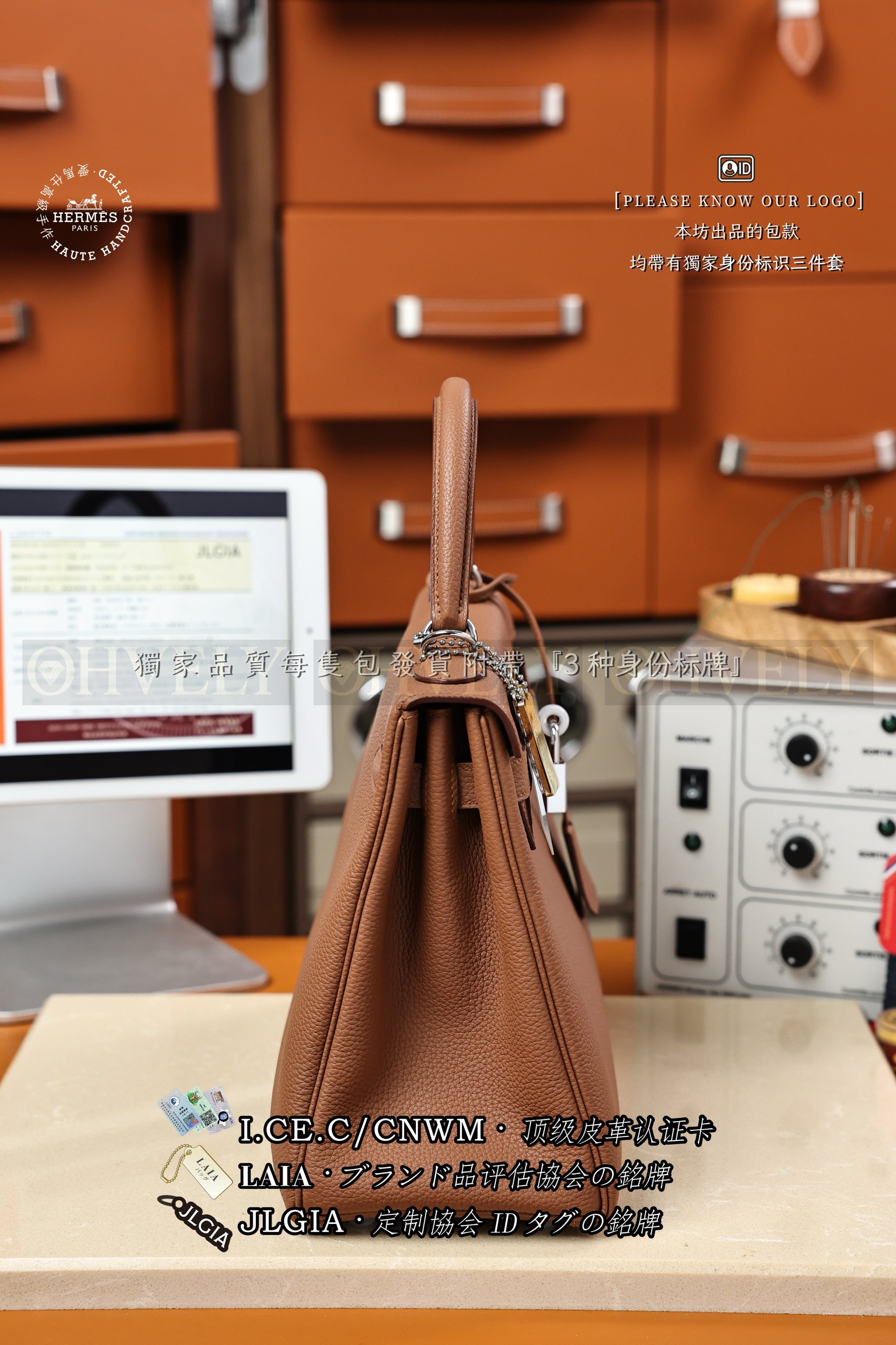 Hermès Kelly 𝟸𝟾 𝙶𝚘𝚕𝚍 은장 상품 썸네일