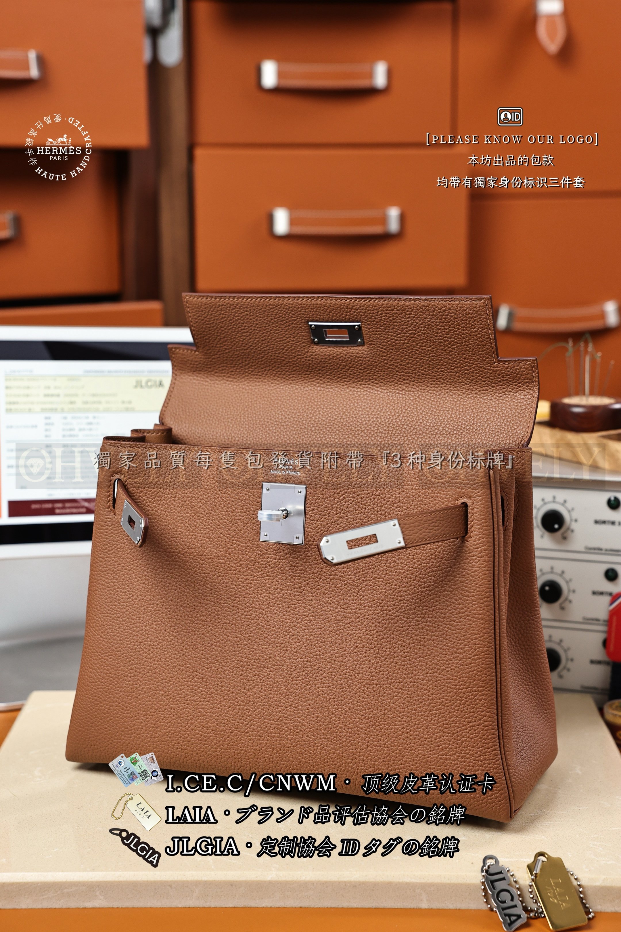 Hermès Kelly 𝟸𝟾 𝙶𝚘𝚕𝚍 은장 상품 썸네일