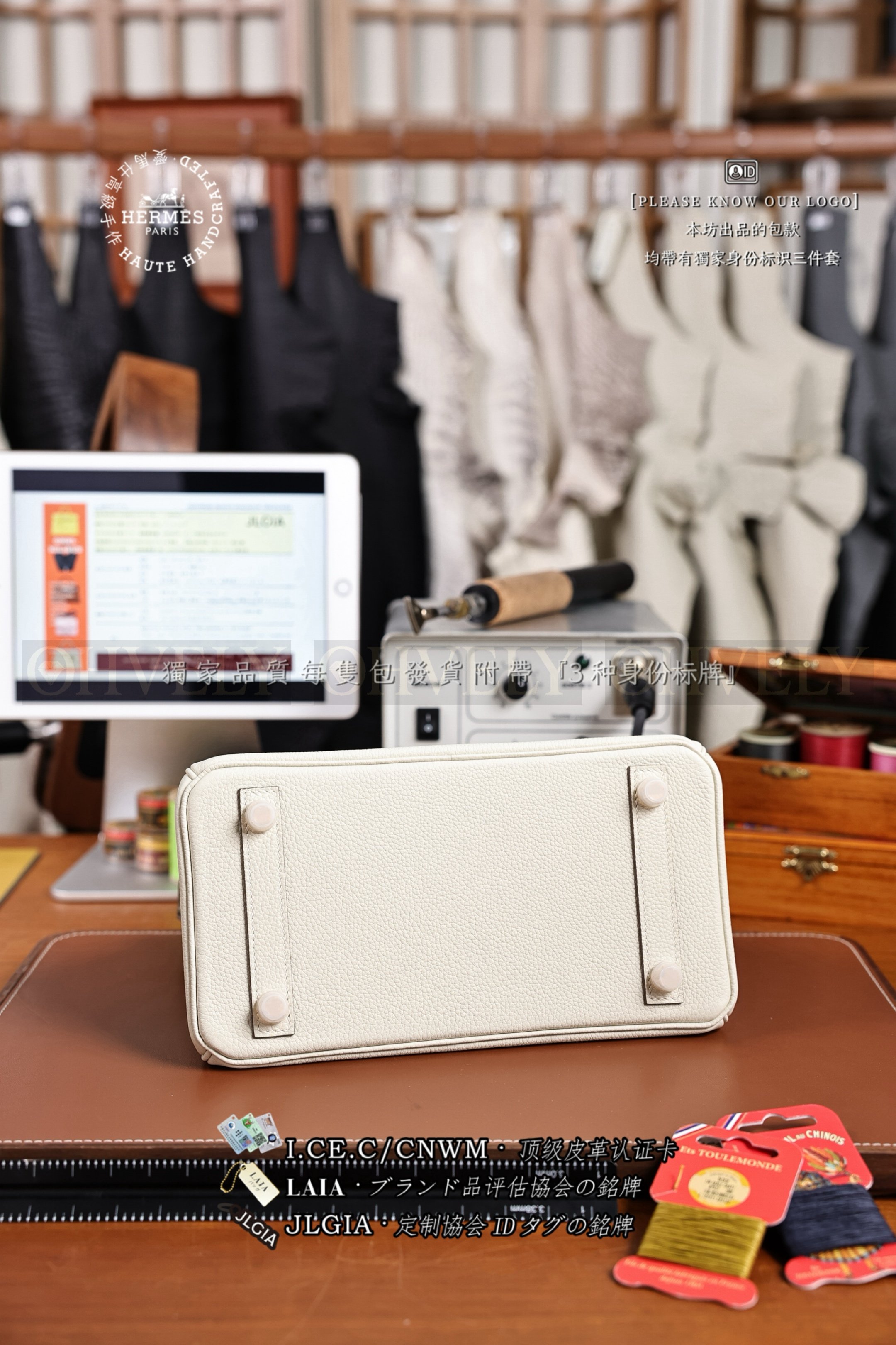 Hermès BIRKIN 𝟮𝟱 𝙏𝙊𝙂𝙊 𝙼𝚞𝚜𝚑𝚛𝚘𝚘𝚖 금장 상품 썸네일