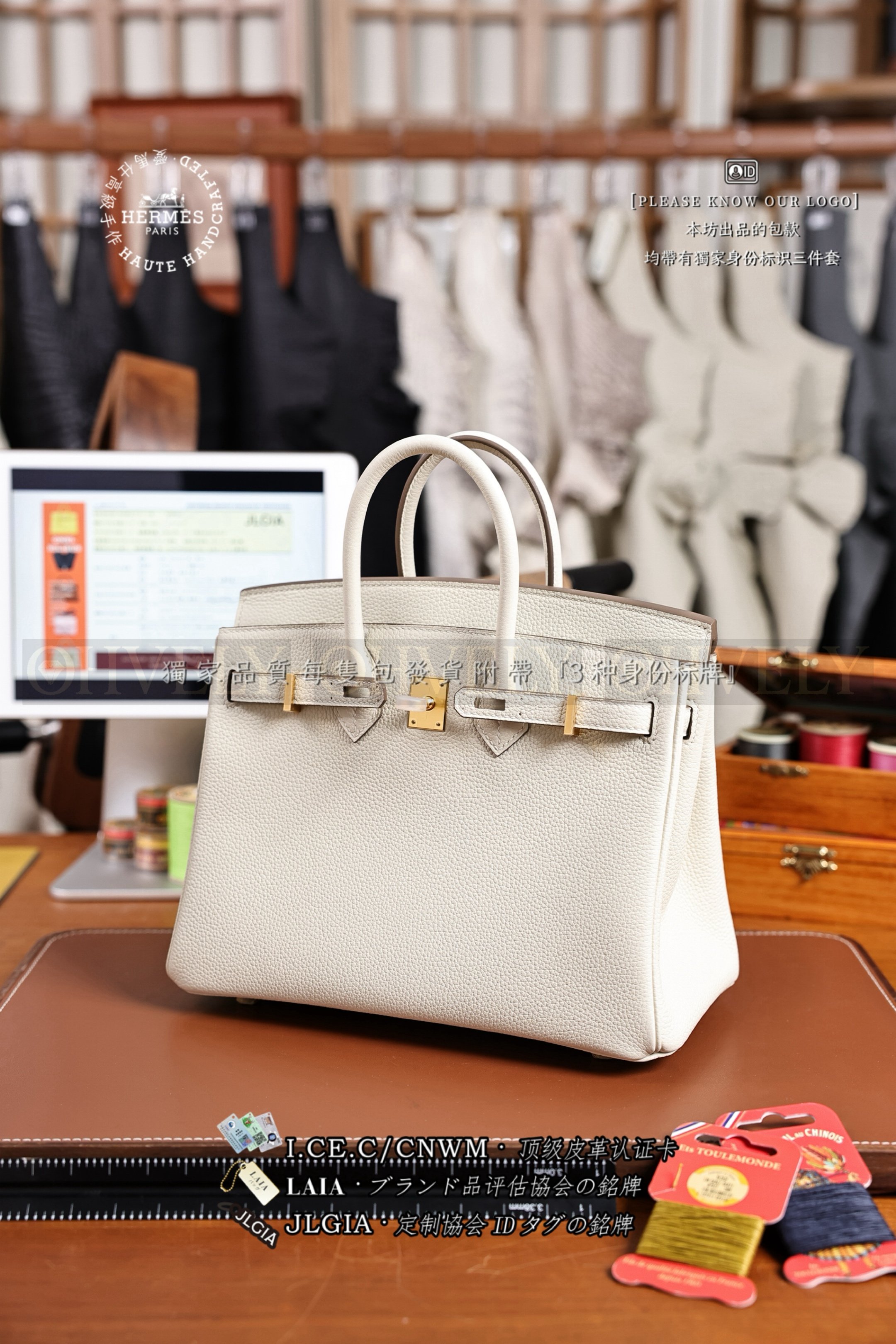 Hermès BIRKIN 𝟮𝟱 𝙏𝙊𝙂𝙊 𝙼𝚞𝚜𝚑𝚛𝚘𝚘𝚖 금장 상품 썸네일