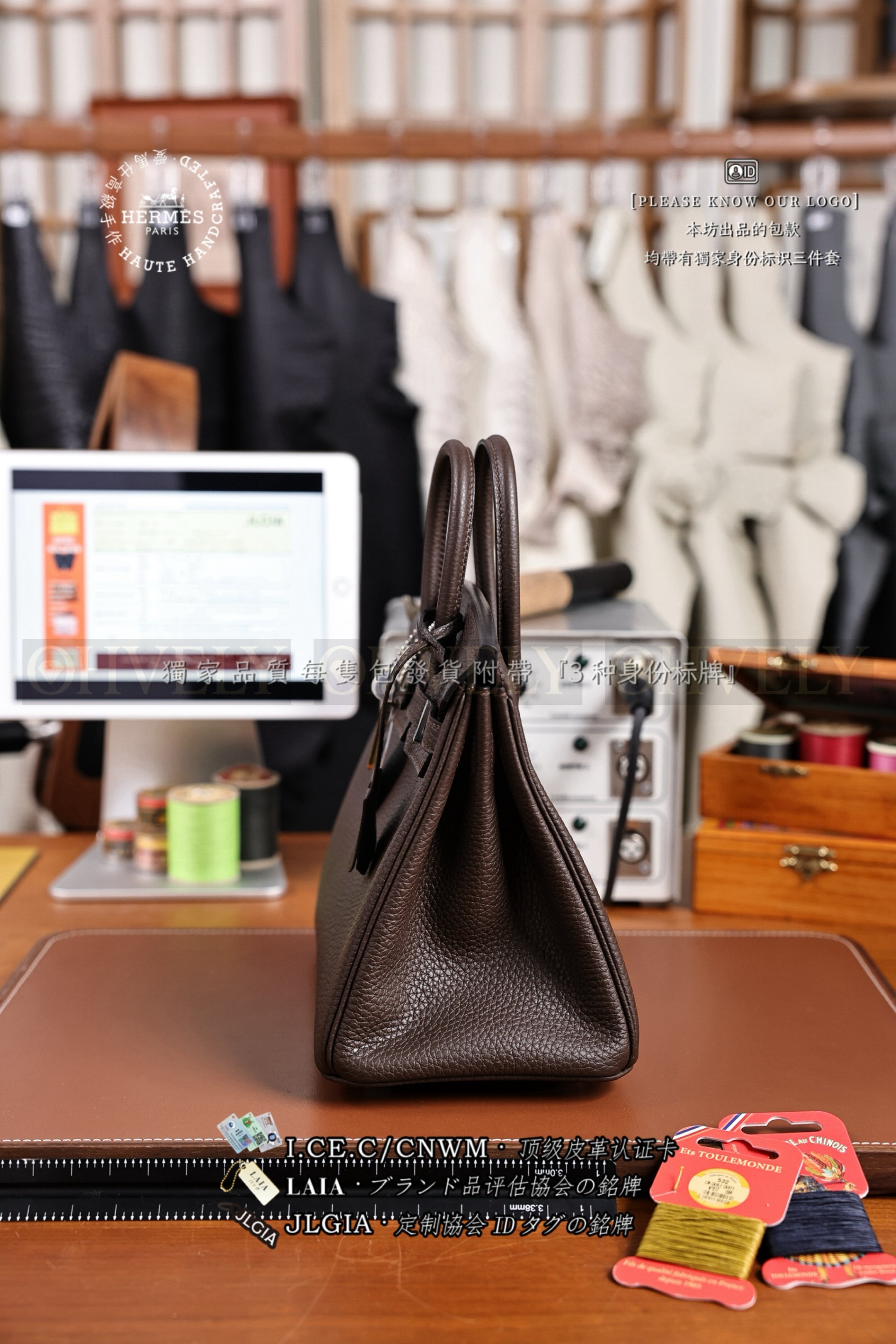 Hermès BIRKIN 𝟮𝟱 𝙏𝙊𝙂𝙊 𝙴𝚋𝚎𝚗𝚎 금장 상품 썸네일