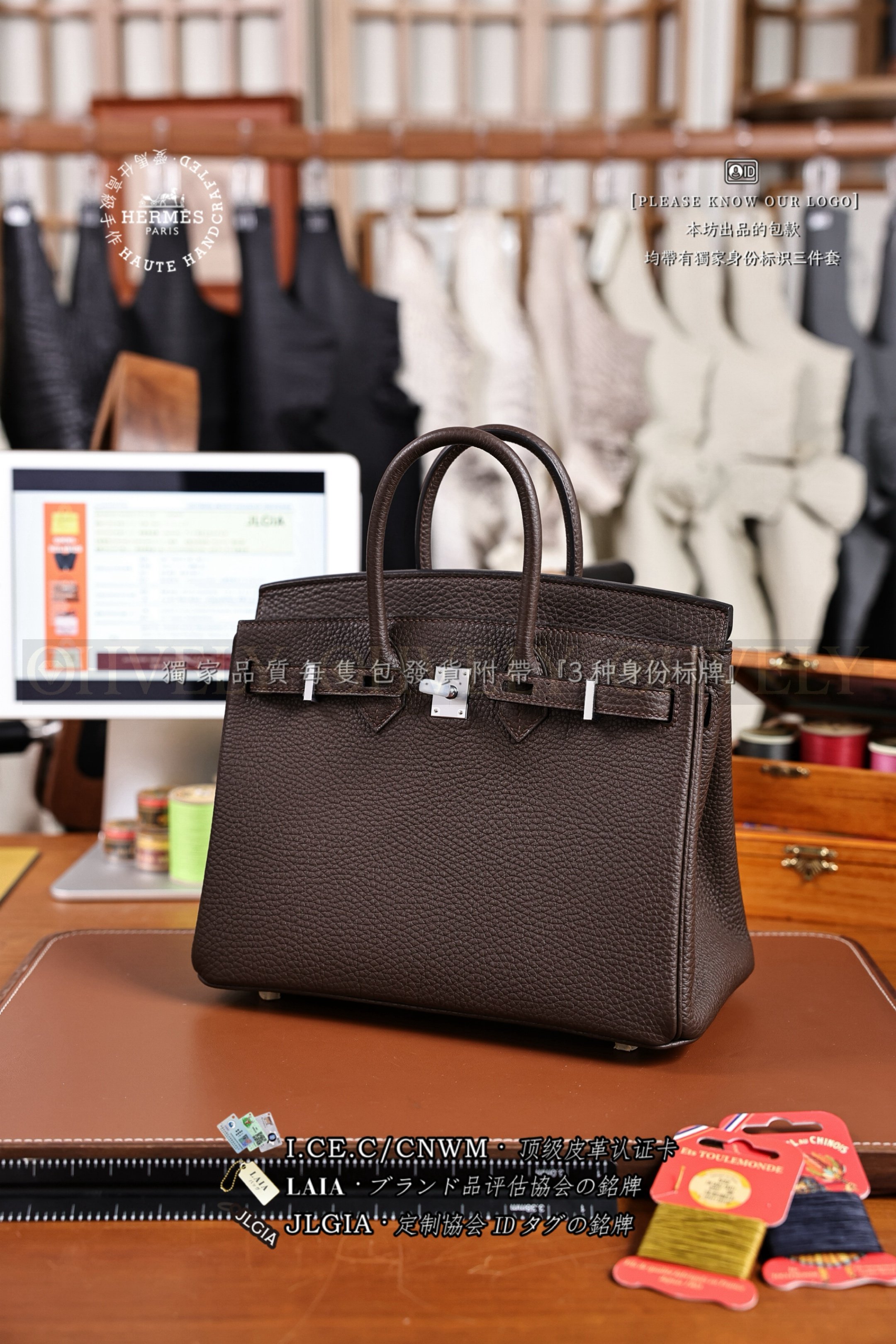 Hermès BIRKIN 𝟮𝟱 𝙏𝙊𝙂𝙊 𝙴𝚋𝚎𝚗𝚎 금장 상품 썸네일