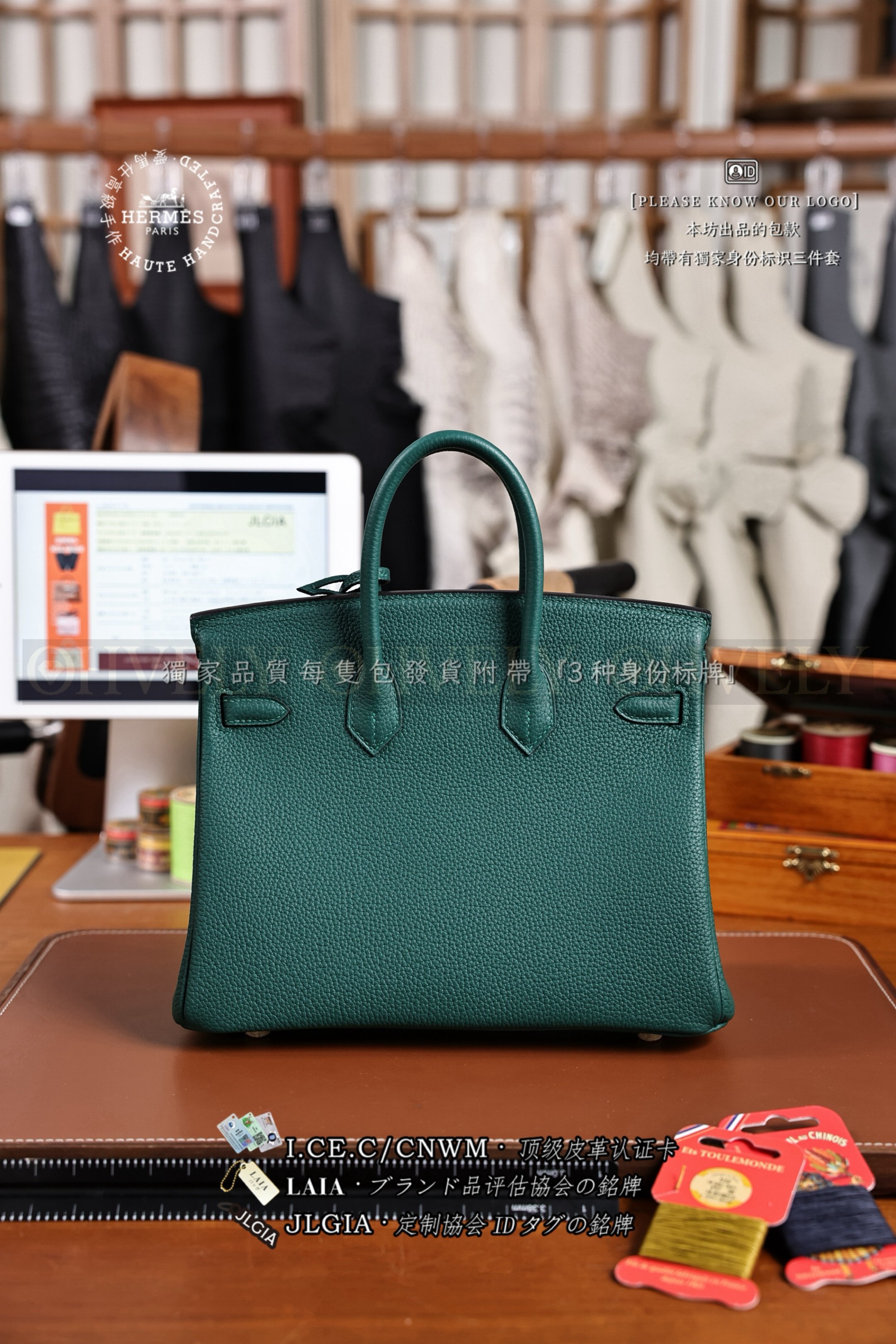 Hermès BIRKIN 𝟮𝟱 𝙏𝙊𝙂𝙊 𝙼𝚊𝚕𝚊𝚌𝚑𝚒𝚝𝚎 금장 상품 썸네일