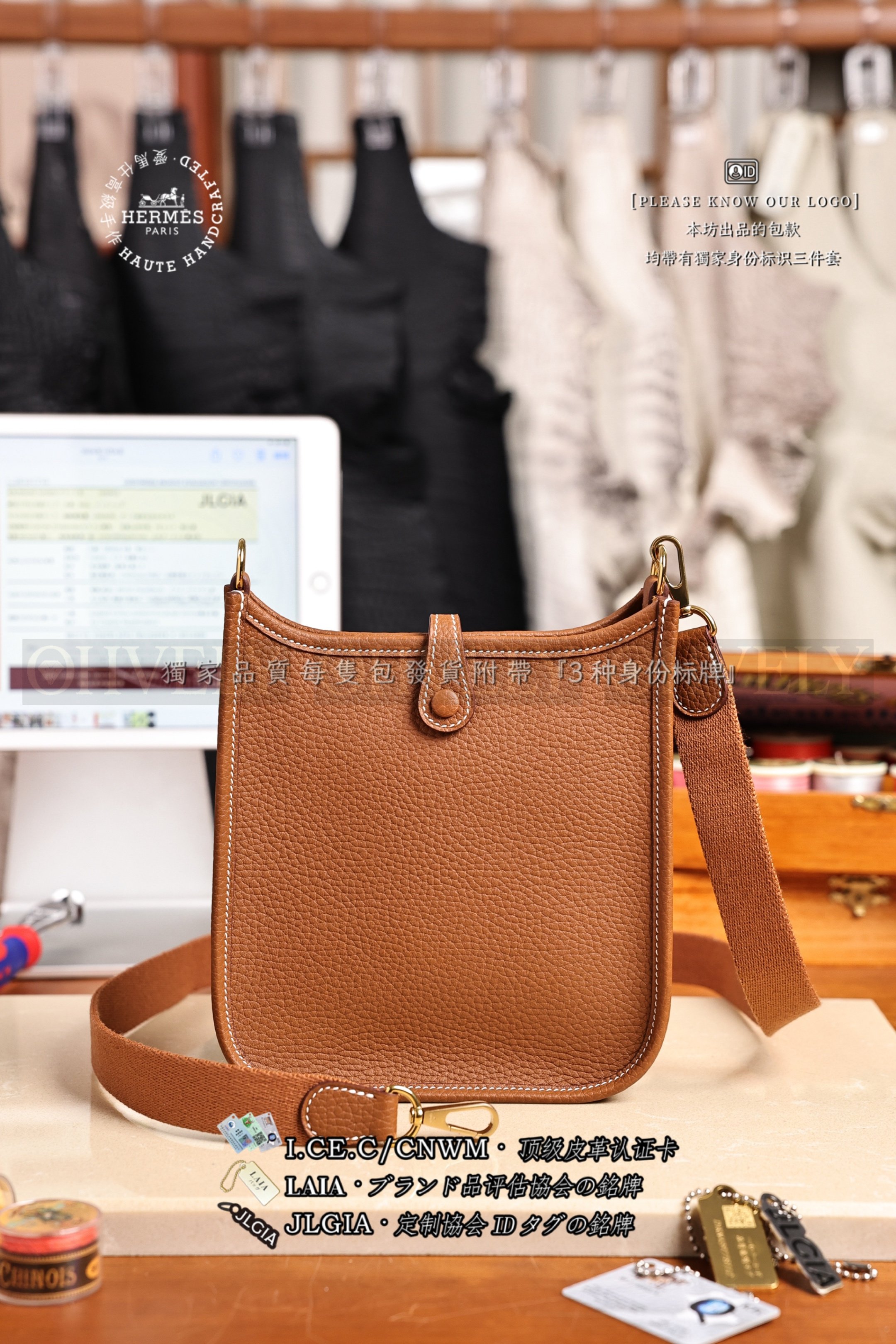 Hermès Evelyne 𝟷𝟼 𝙶𝚘𝚕𝚍 금장 상품 썸네일