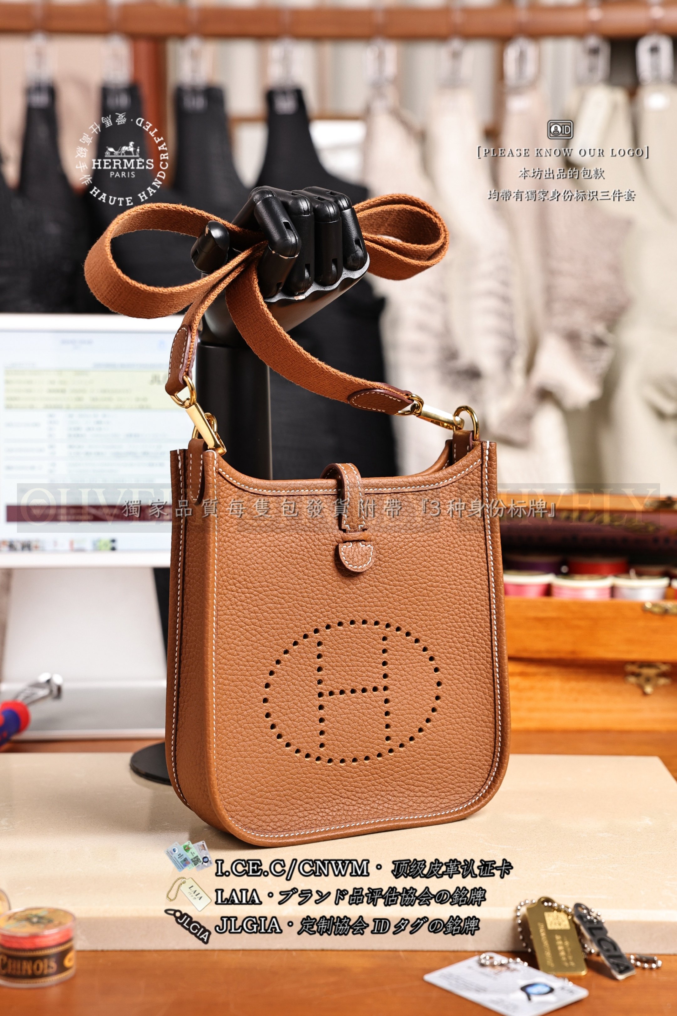 Hermès Evelyne 𝟷𝟼 𝙶𝚘𝚕𝚍 금장 상품 썸네일