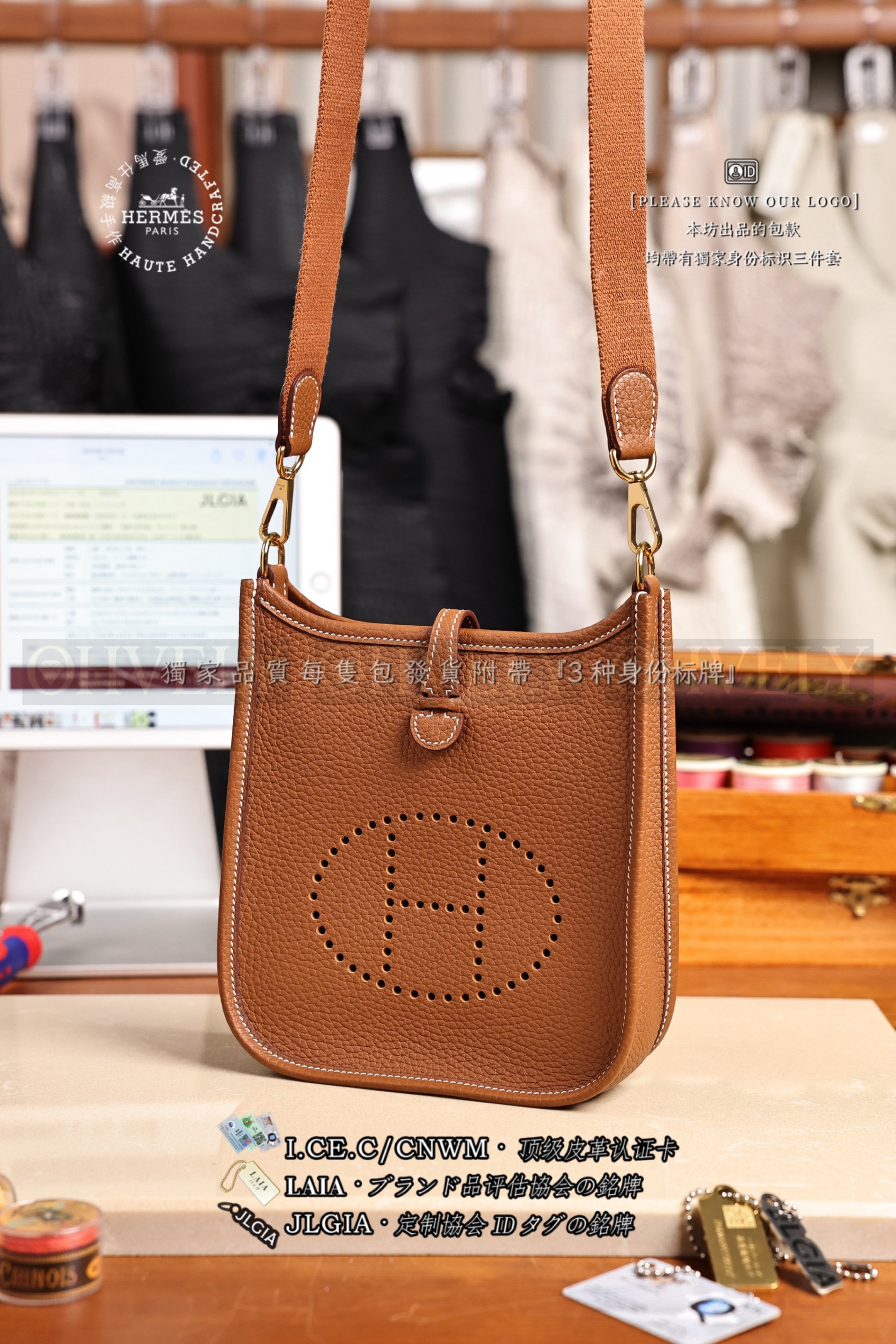 Hermès Evelyne 𝟷𝟼 𝙶𝚘𝚕𝚍 금장 상품 썸네일