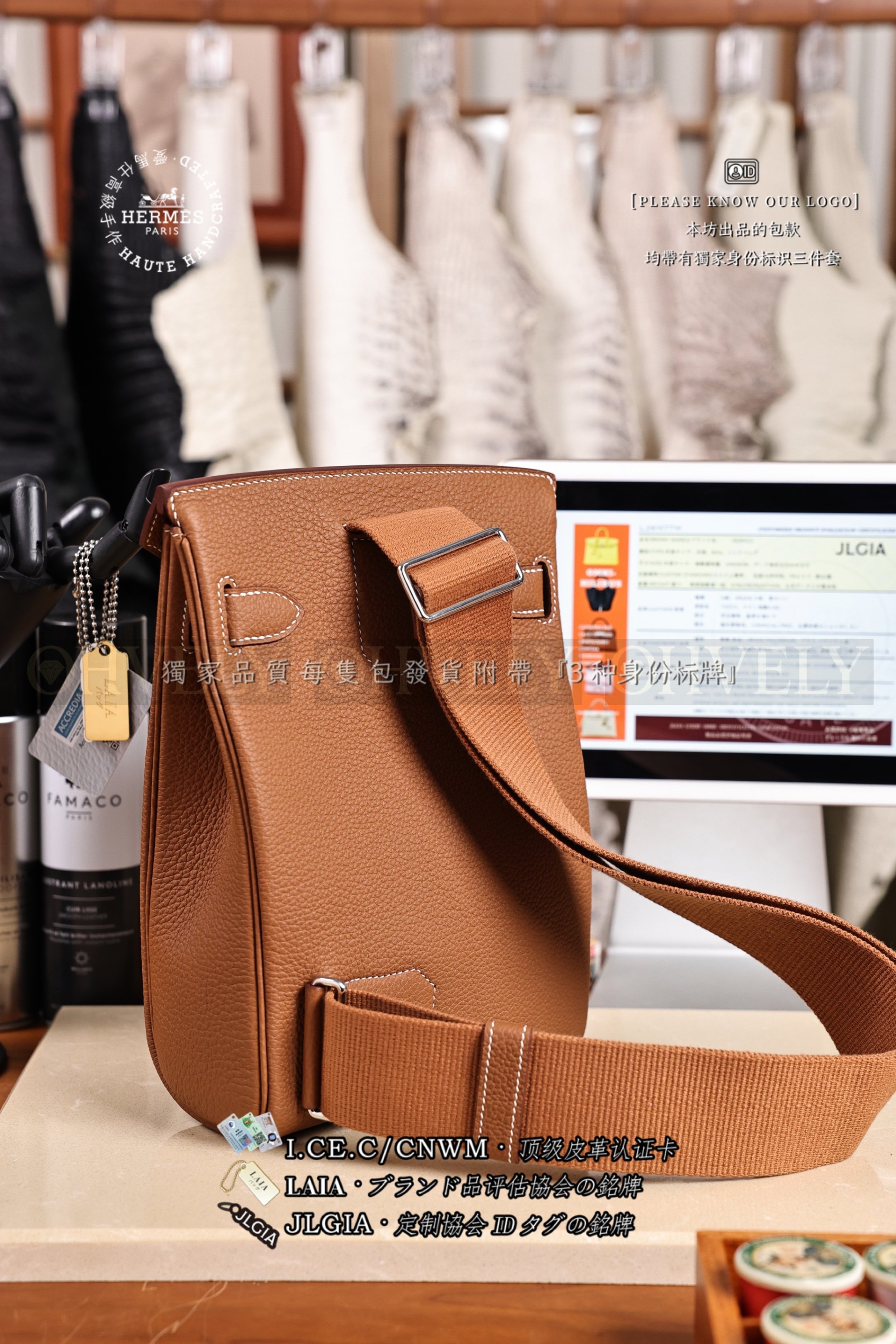 Hermès 𝙃𝘼𝘾 𝘼 𝘿𝙊𝙎 PM 𝙂𝙤𝙡𝙙 은장 상품 썸네일